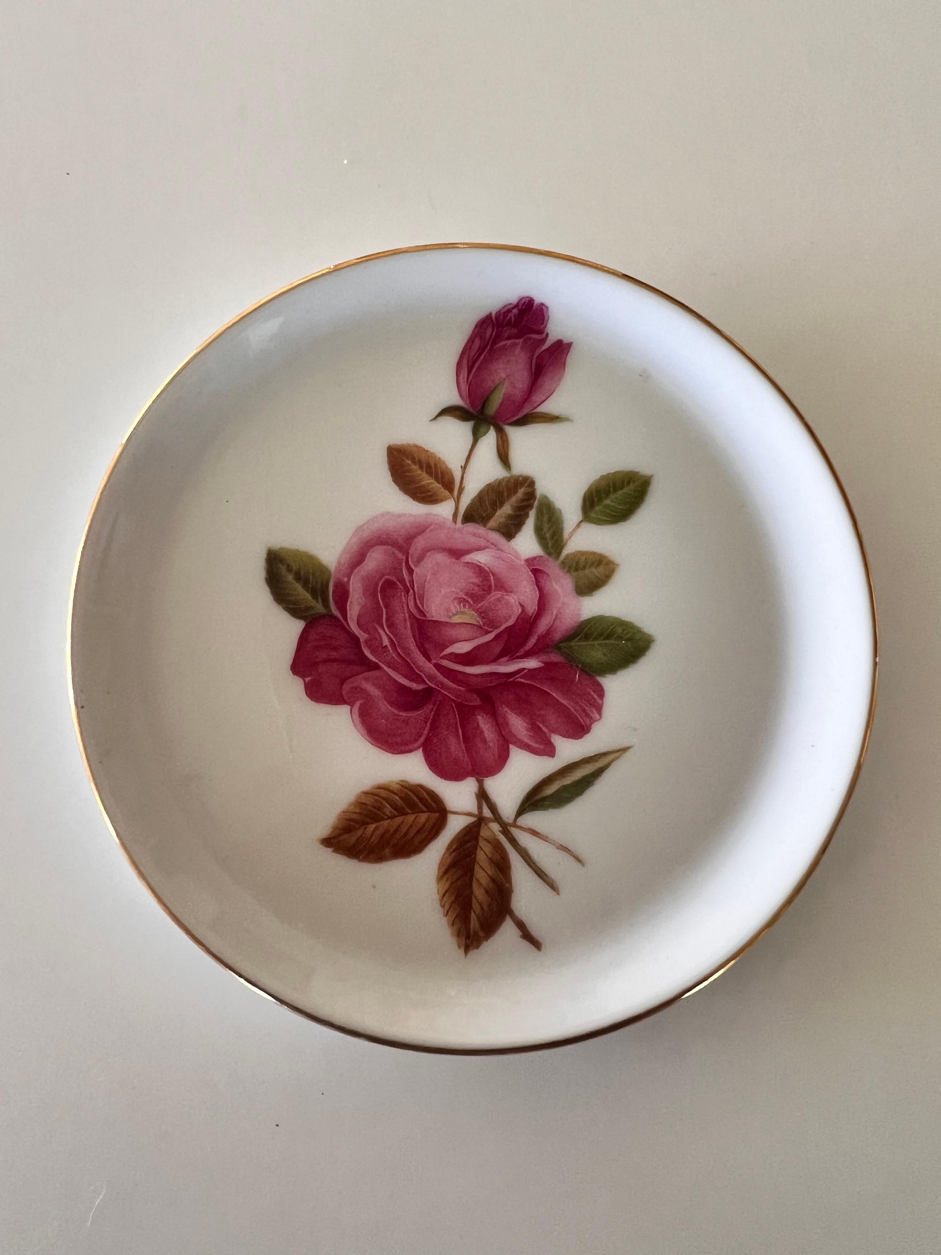 Hand-Painted Furstenberg Germany Vintage Violet Flowers Round Gold Leaf Trinket Plate For Sale