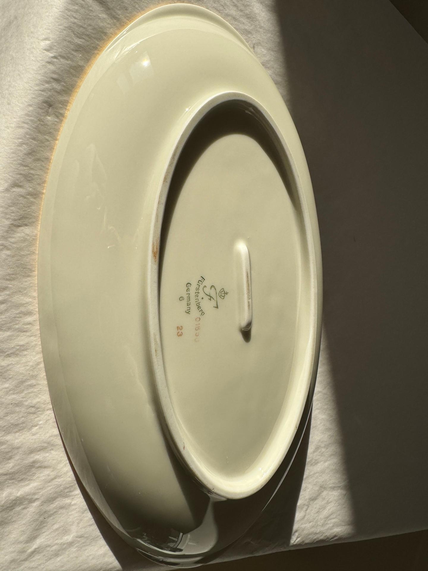FÜRSTIN Tableware By Furstenberg, Germany, 1950’s, Ivory And Gold Porcelain For Sale 10