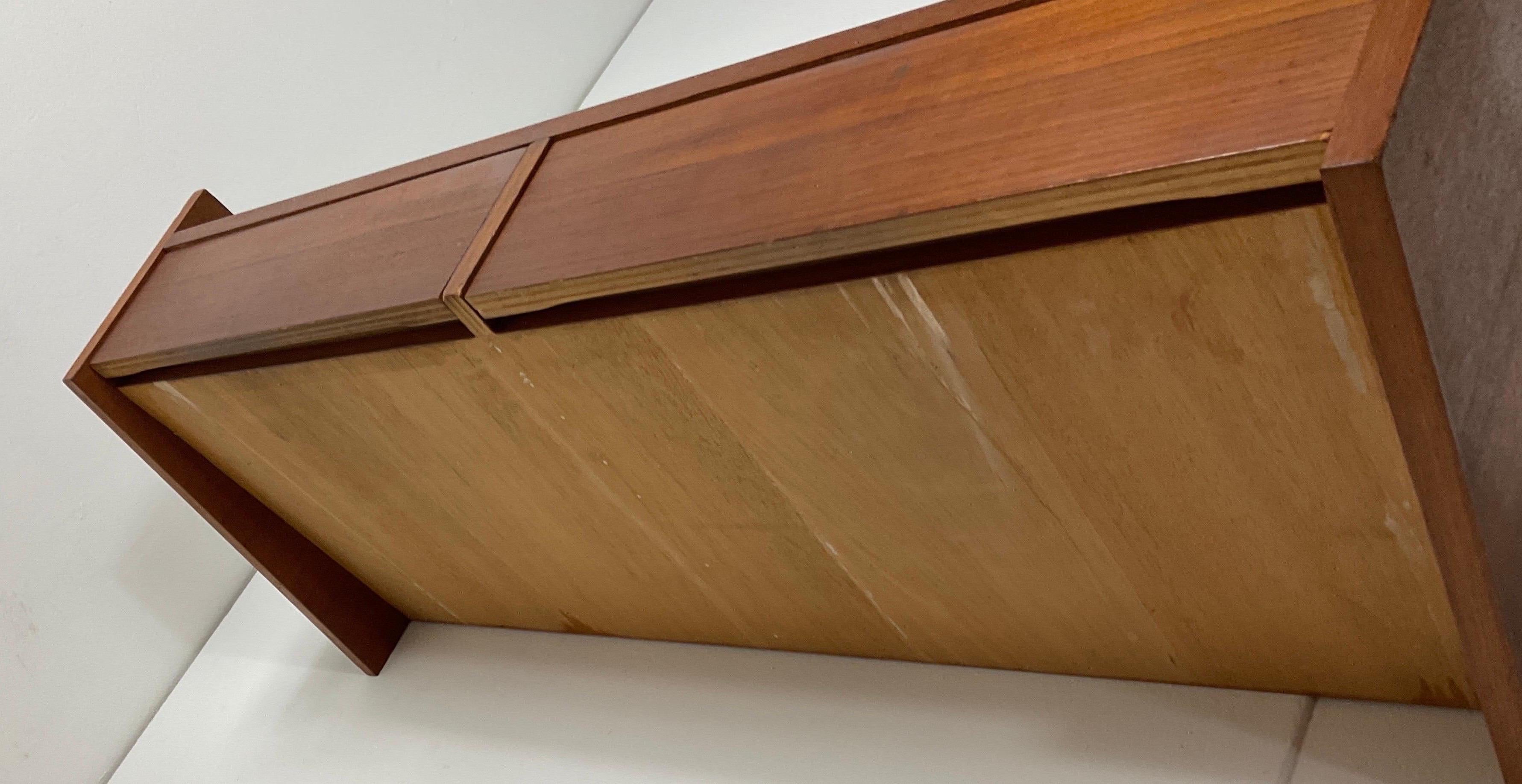 Furted wood wall console attributable to Osvaldo Borsani For Sale 5