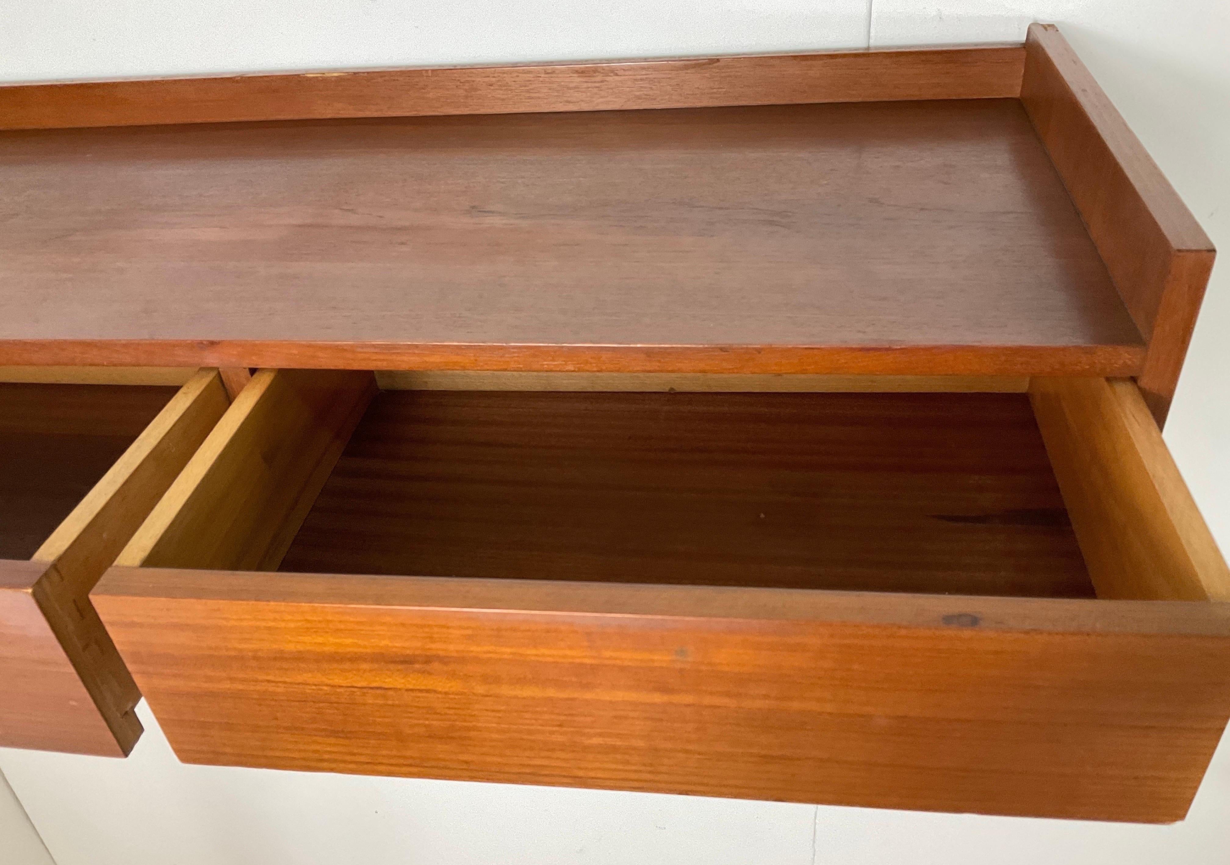 Furted wood wall console attributable to Osvaldo Borsani For Sale 6