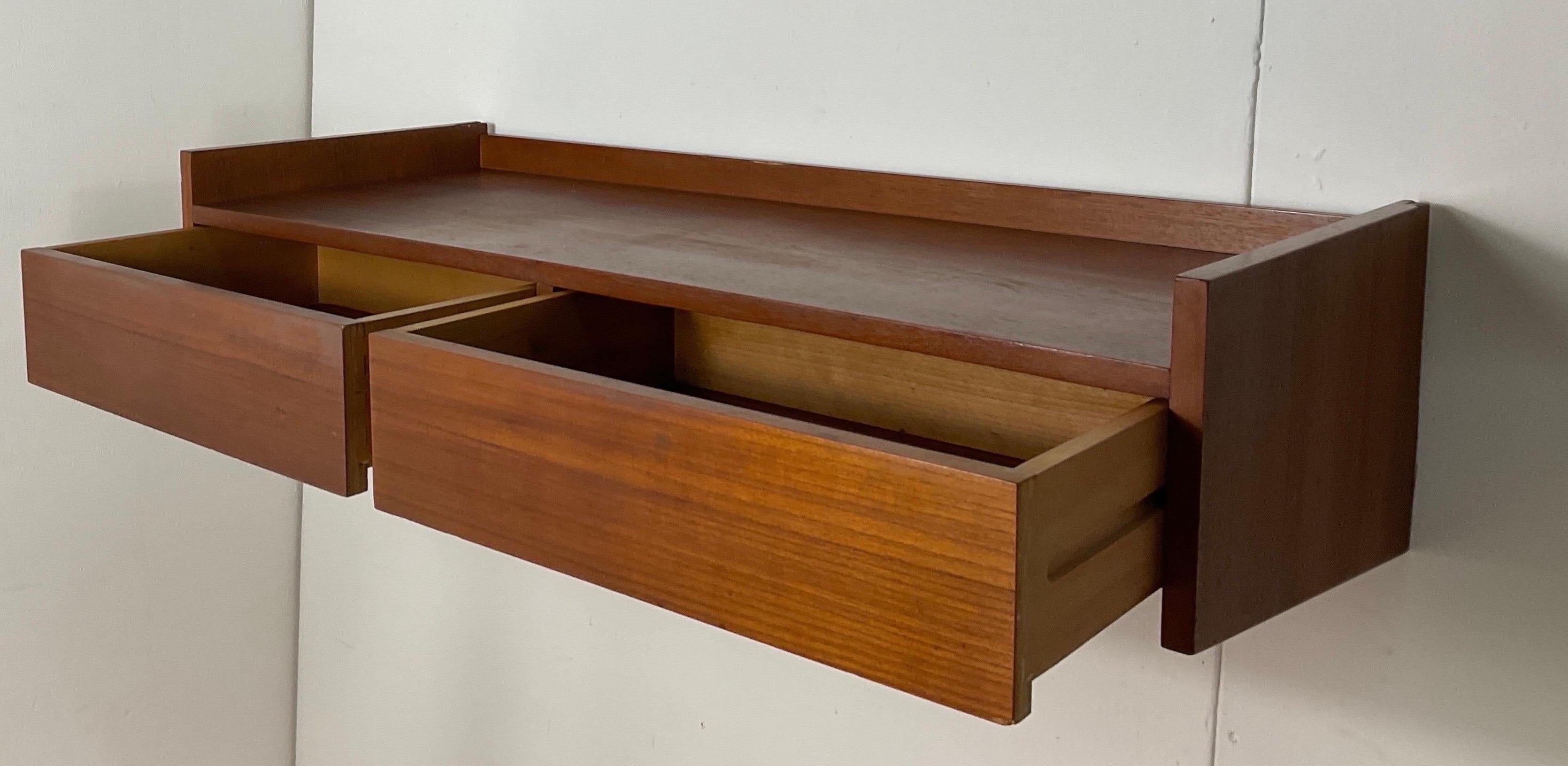 Furted wood wall console attributable to Osvaldo Borsani For Sale 7