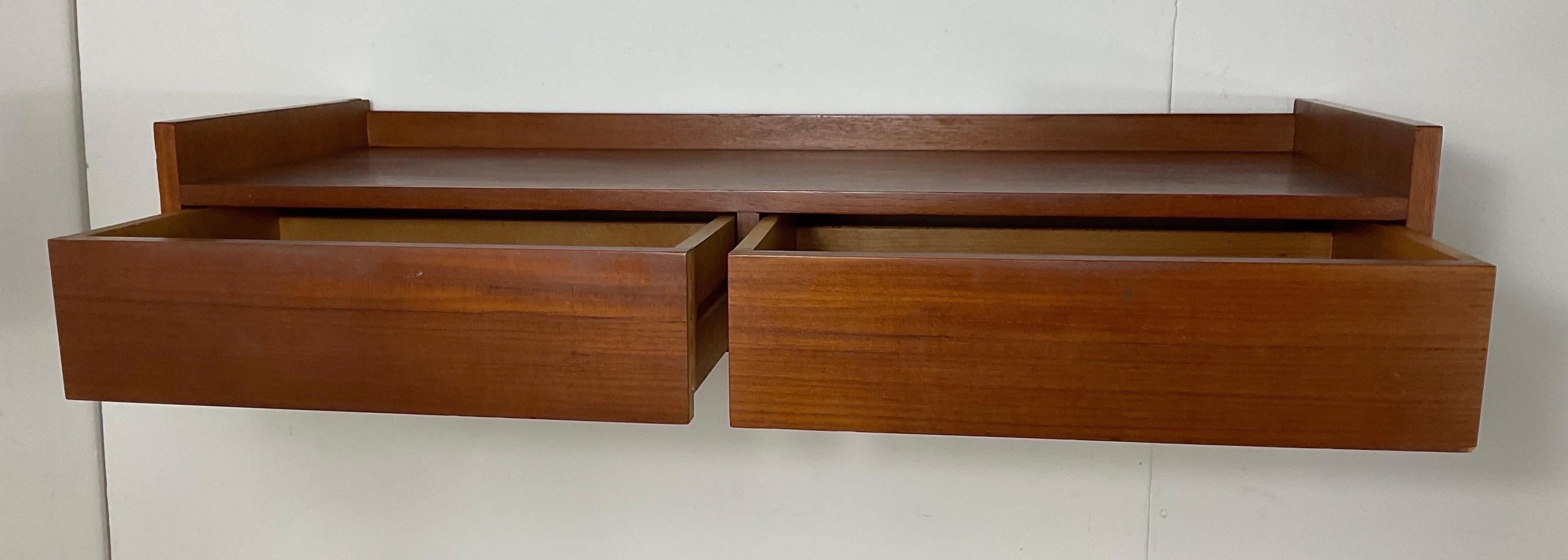Furted wood wall console attributable to Osvaldo Borsani For Sale 9