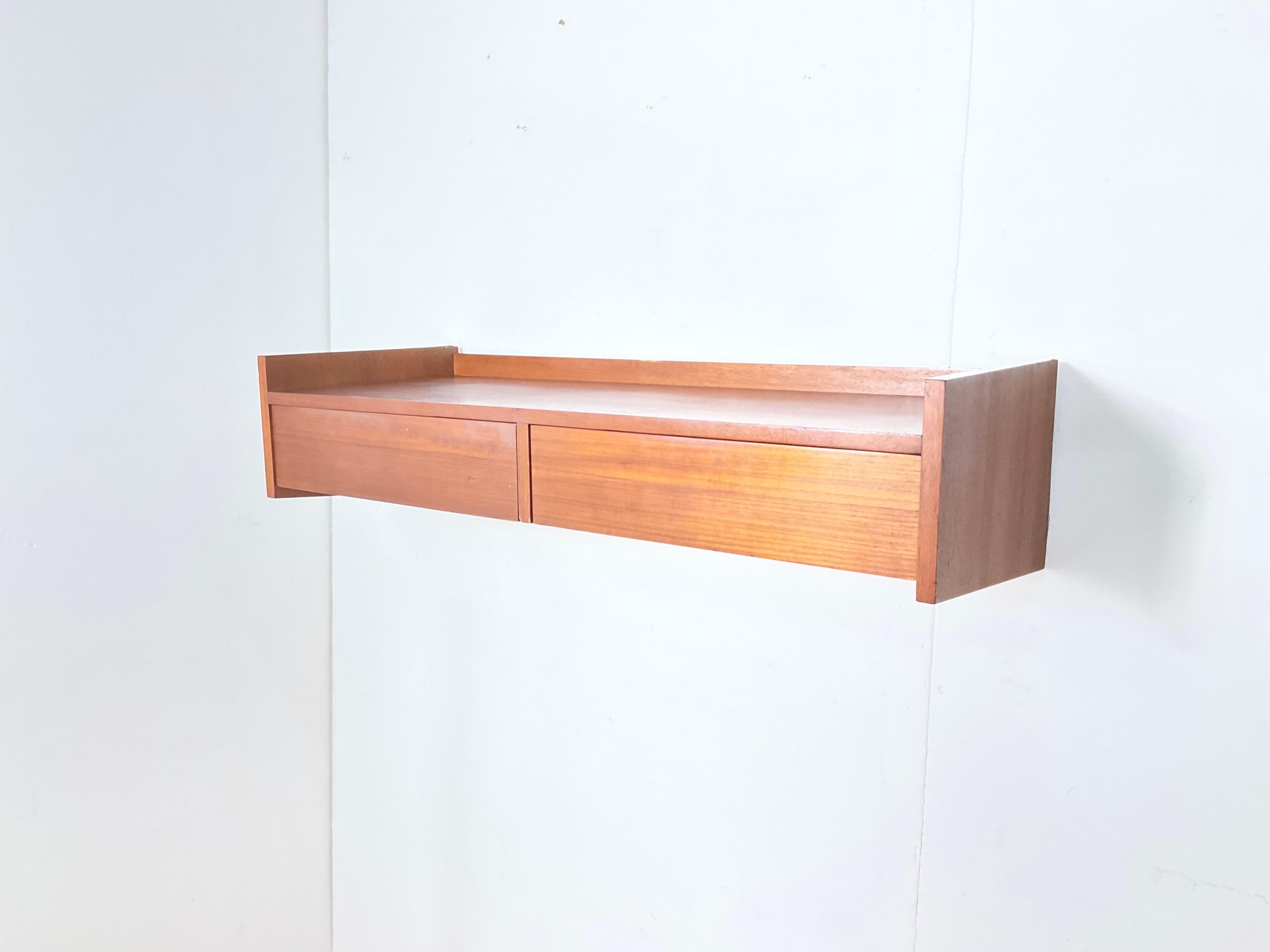 Furted wood wall console attributable to Osvaldo Borsani In Good Condition For Sale In Catania, IT