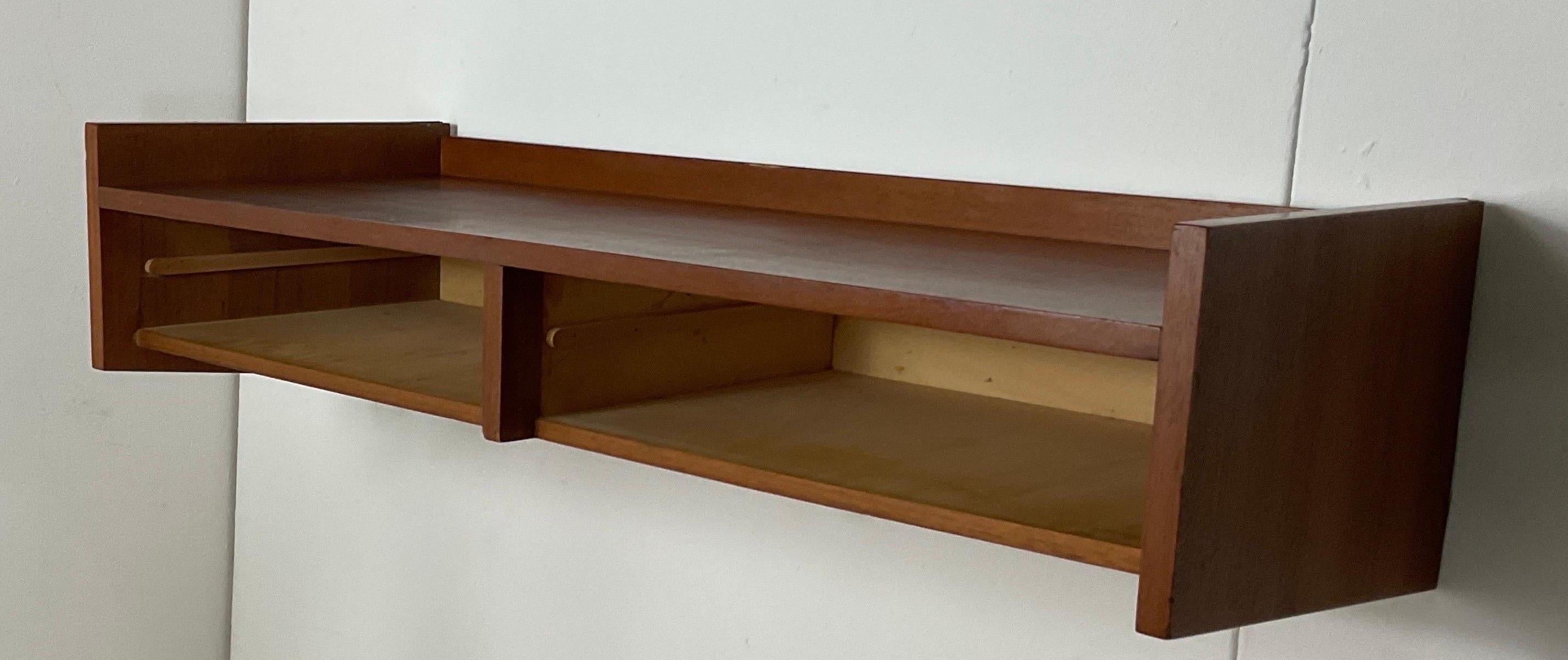 Wood Furted wood wall console attributable to Osvaldo Borsani For Sale