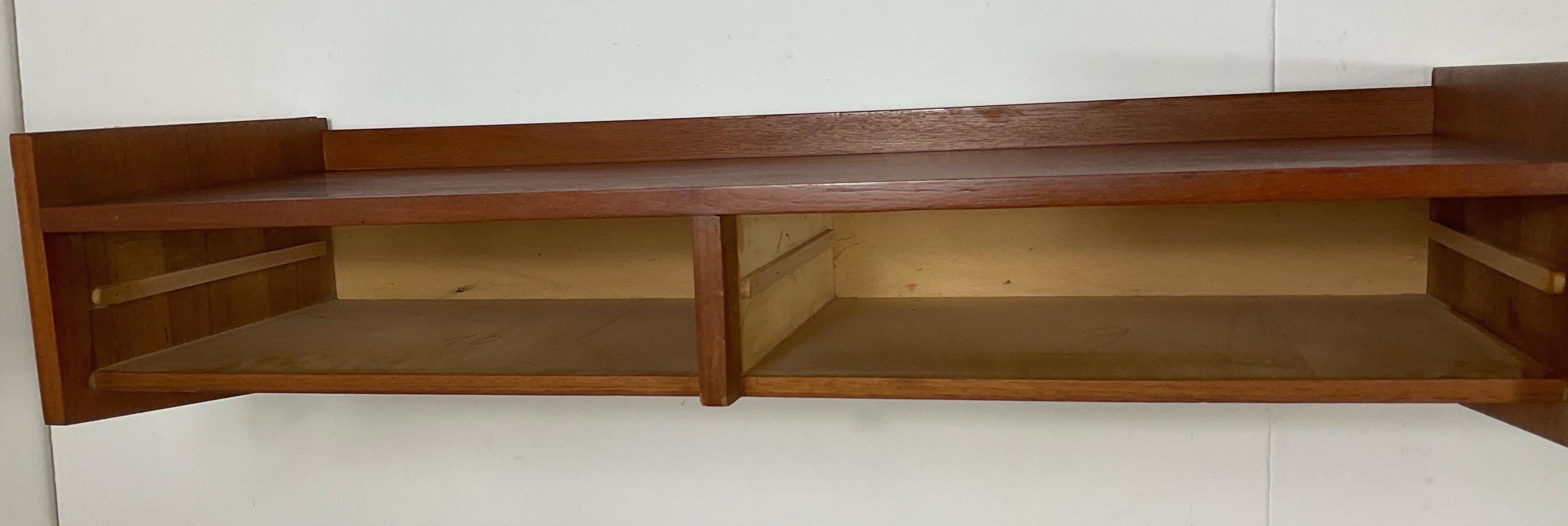 Furted wood wall console attributable to Osvaldo Borsani For Sale 1