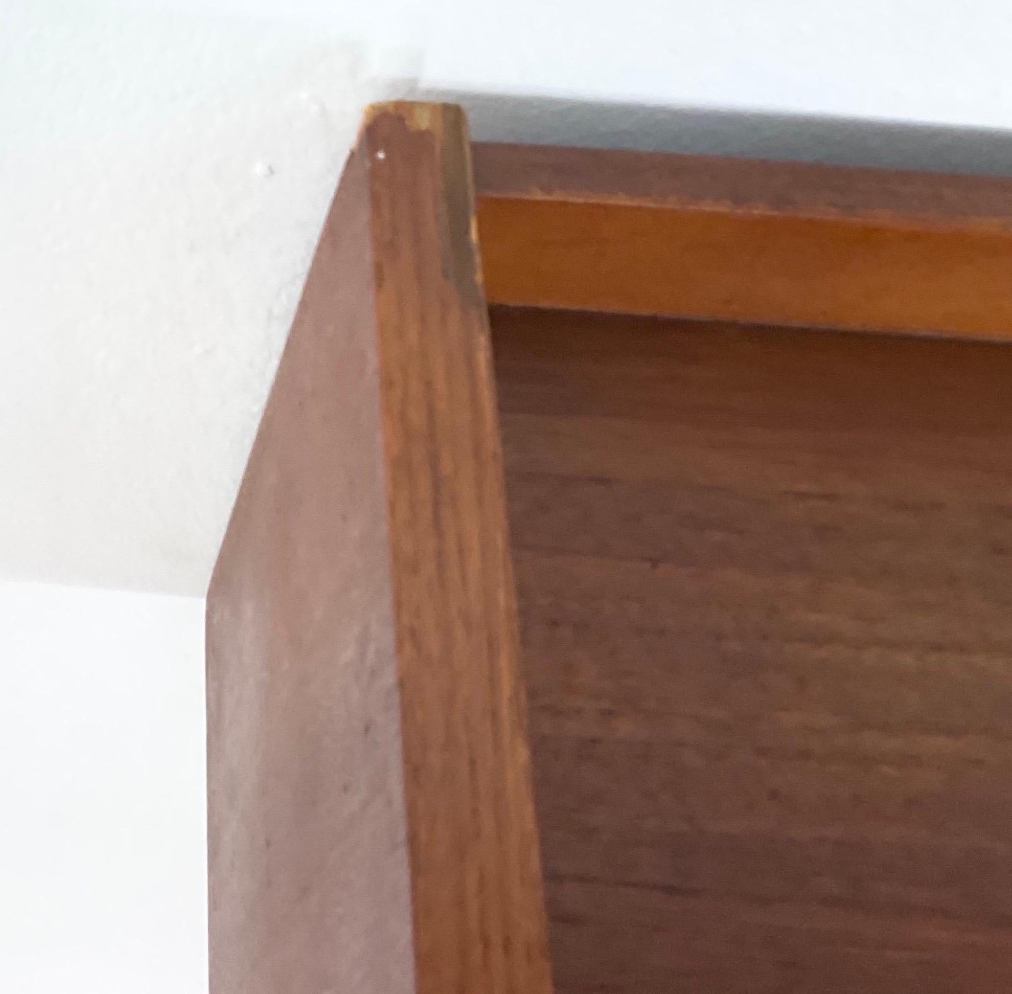 Furted wood wall console attributable to Osvaldo Borsani For Sale 2
