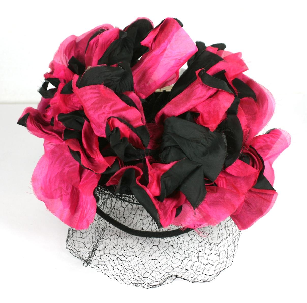 Flor de seda fucsia y negra en venta 3