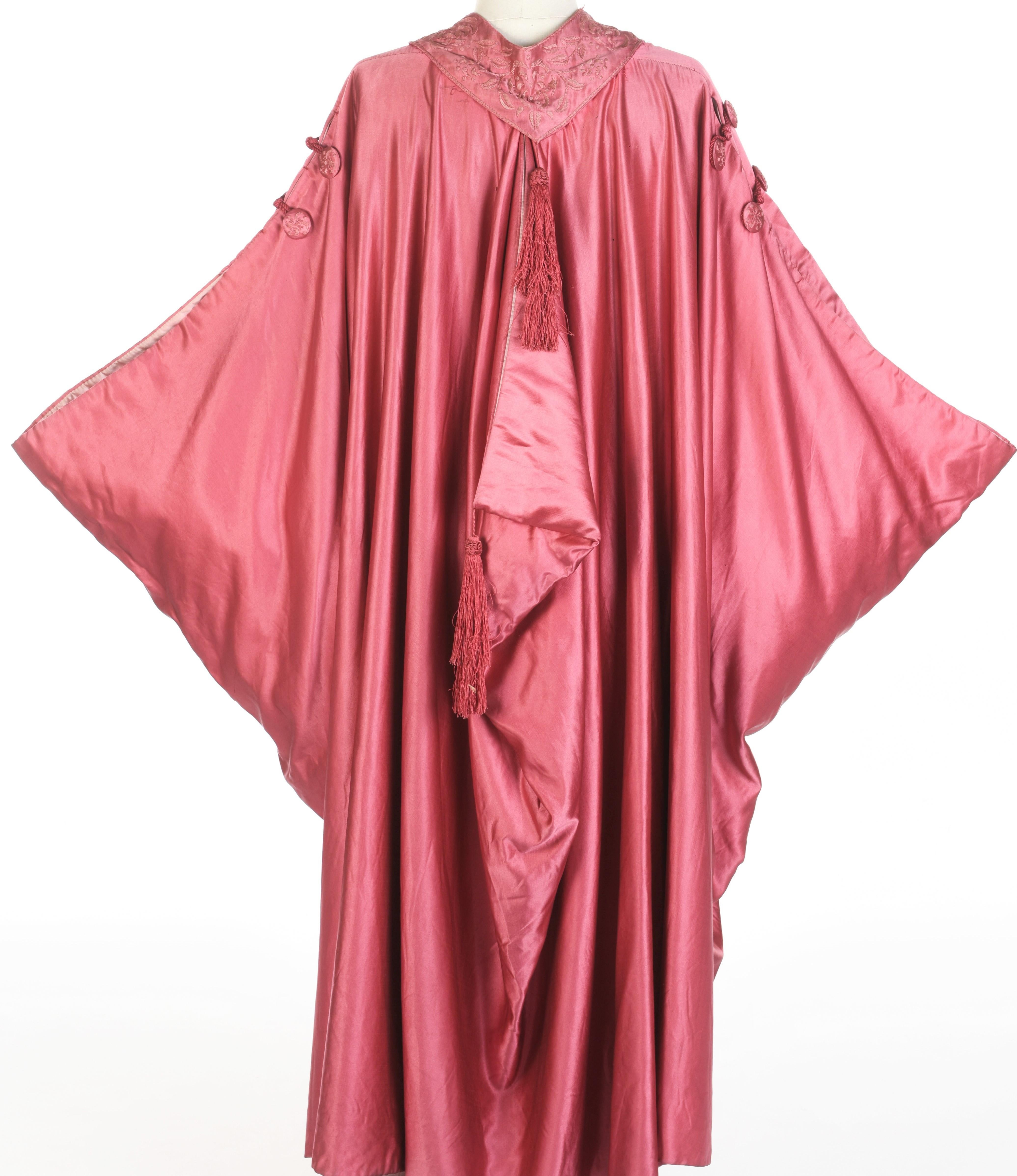 Fuschia-Satin-Abendbündel von Liberty of London (zugeschrieben) um 1920 (Pink) im Angebot