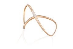 „Fuse Glamour“-Armreif aus 18-karätigem Gold mit Diamanten von Nada Ghazal Fine Jewelry