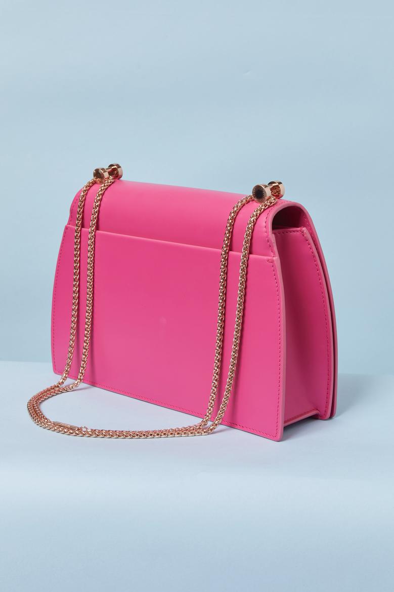 Fushia Ledertasche mit goldener Metallkette CHOPARD (2022) im Zustand „Hervorragend“ im Angebot in Saint-Ouen-Sur-Seine, FR