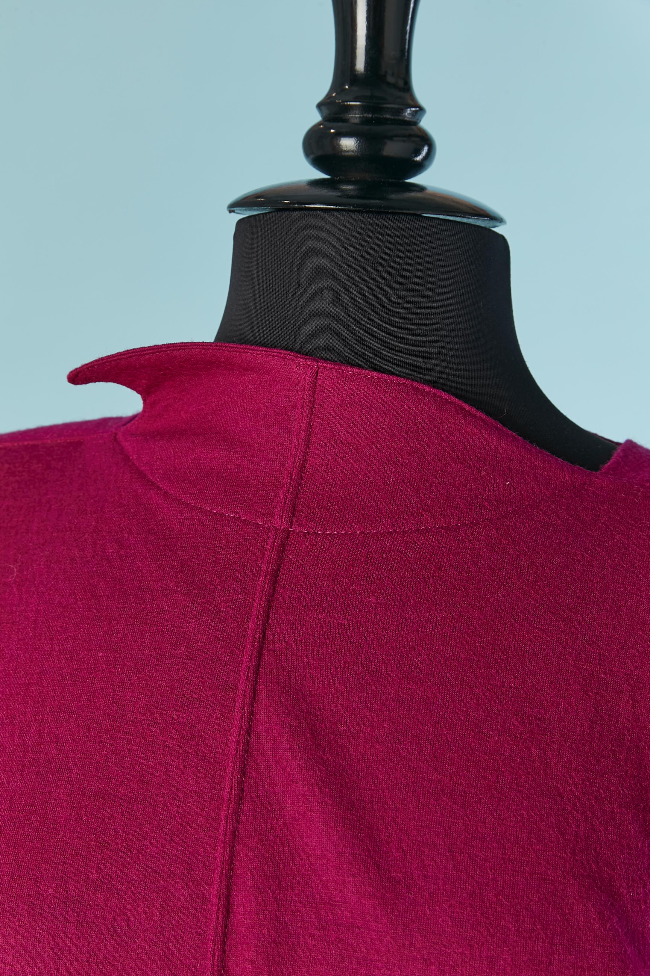 Fushia wool jersey dress with bat wings sleeve and asymmetrical collar. 
Shoulder pad. 
SIZE M 