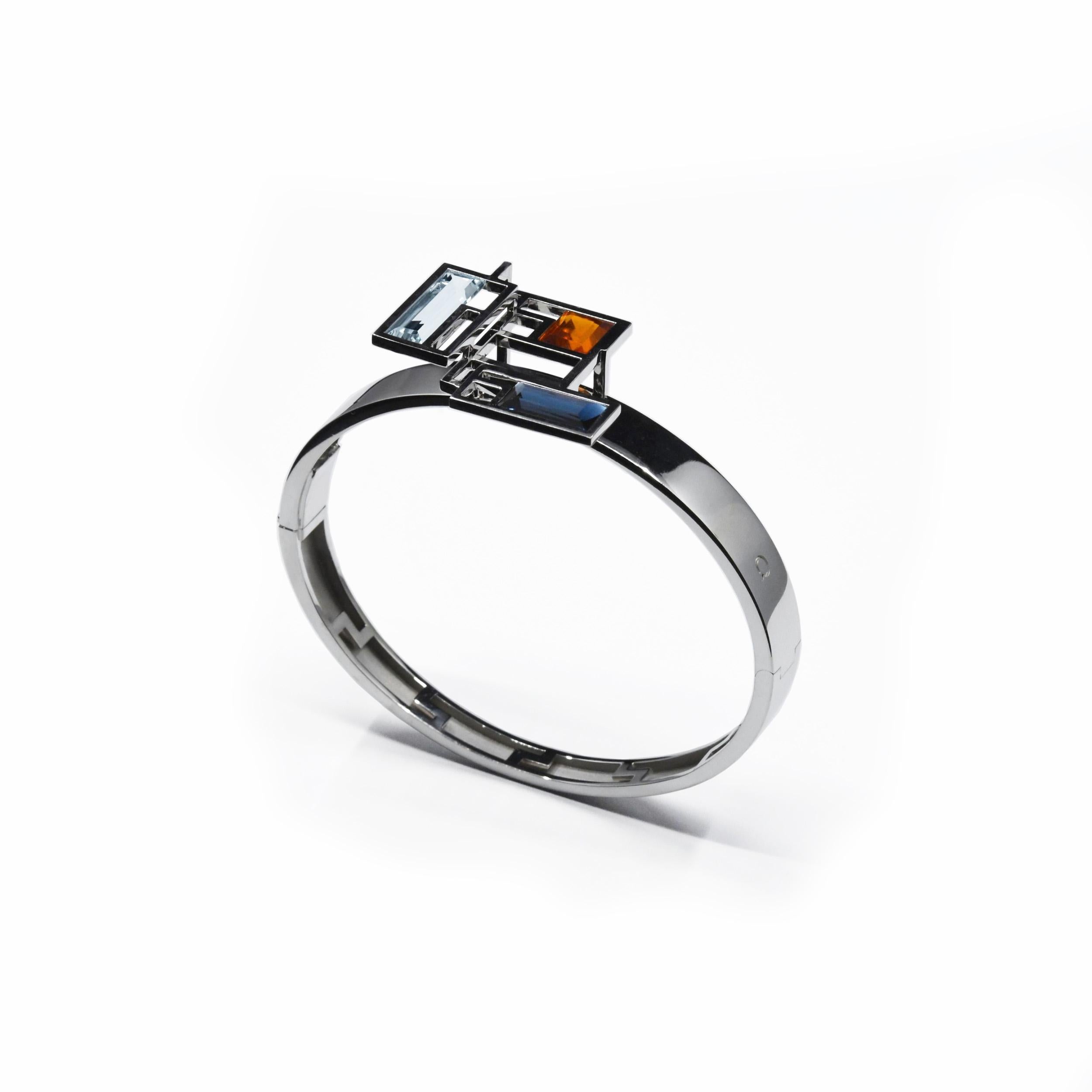 FUSION Bracelet, unique piece for the unique person!
COLLECTION GÉOMETRIES
A Mondrian canvas transformed into complex architecture, colours that blend and harmonise in space creating subtle plays of light that are projected onto the wrist and the