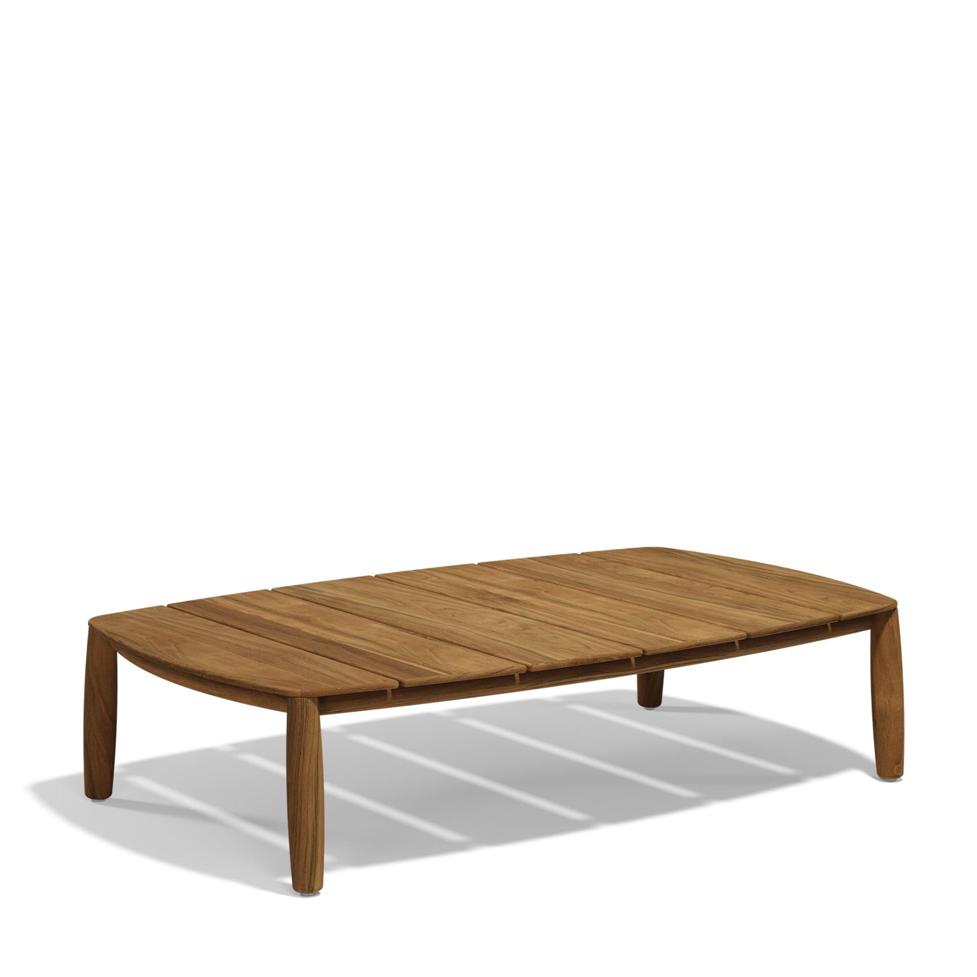 Produit : Table basse
Modèle/Marque : Vondom Fusta
Concepteur : Ramón Esteve
Type de produit : Table d'extérieur

Description :
La table basse Fusta, conçue par Ramón Esteve pour Vondom, fait partie de la Collection Susta, une série sereine et