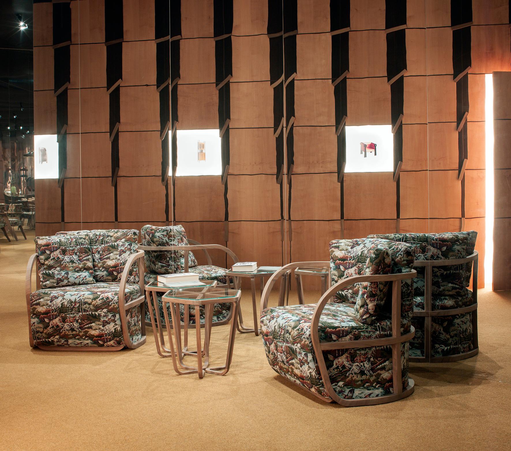 Sillón FUSTA Curve Lounge de nogal canaletto macizo by Storagemilano Tela en venta