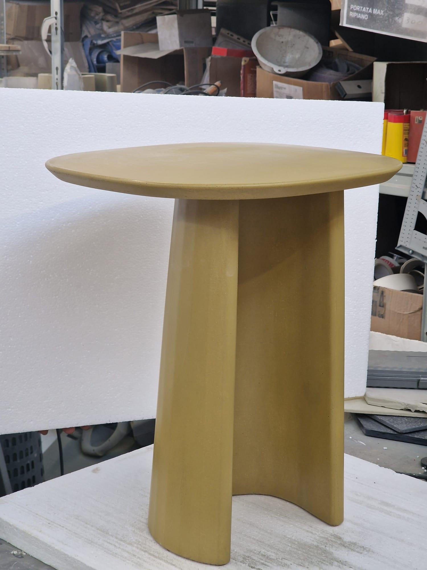 Romain classique Paysage domestique Fusto, table basse en béton jaune ciment Mod.II en vente