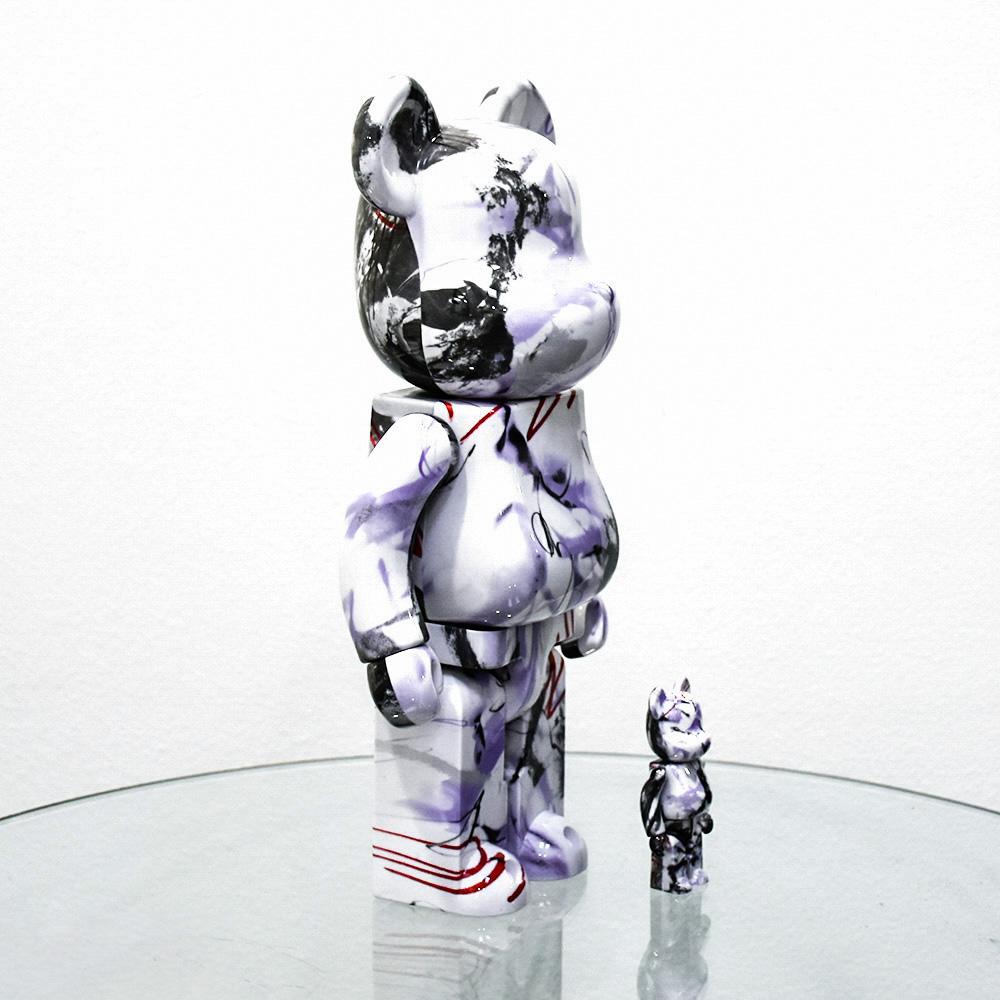 Escultura súper chula y lista para exponer, diseñada por el legendario artista Futura 2000.
Cada ladrillo Futura Bearbrick tiene patrones de mármol únicos.
Viene empaquetado con 2 esculturas (400% y 100%).
La firma Futura está estampada en el