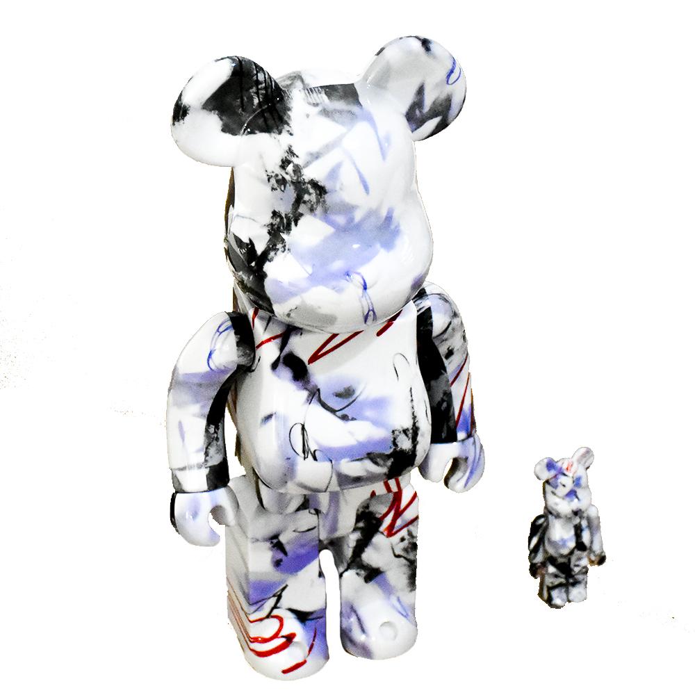 Each Futura Bearbrick has unique marble patterns.
Comes packaged with 2 sculptures (400% and 100%).
Futura signature is stamped on the back of the larger 400% sculpture.
Presented in custom sneaker style box with Futura signature stamped on the lid