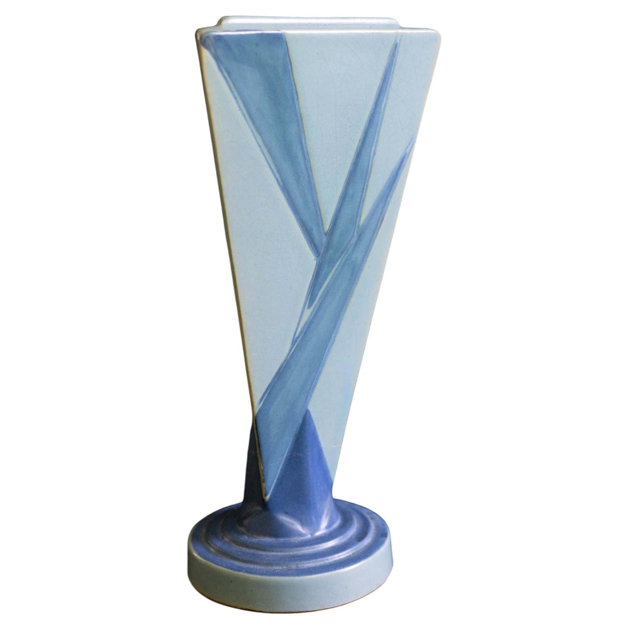 "Futura Bud Vase", Raro Jarrón Art Decó Clásico en Azul Oscuro y Pálido en venta