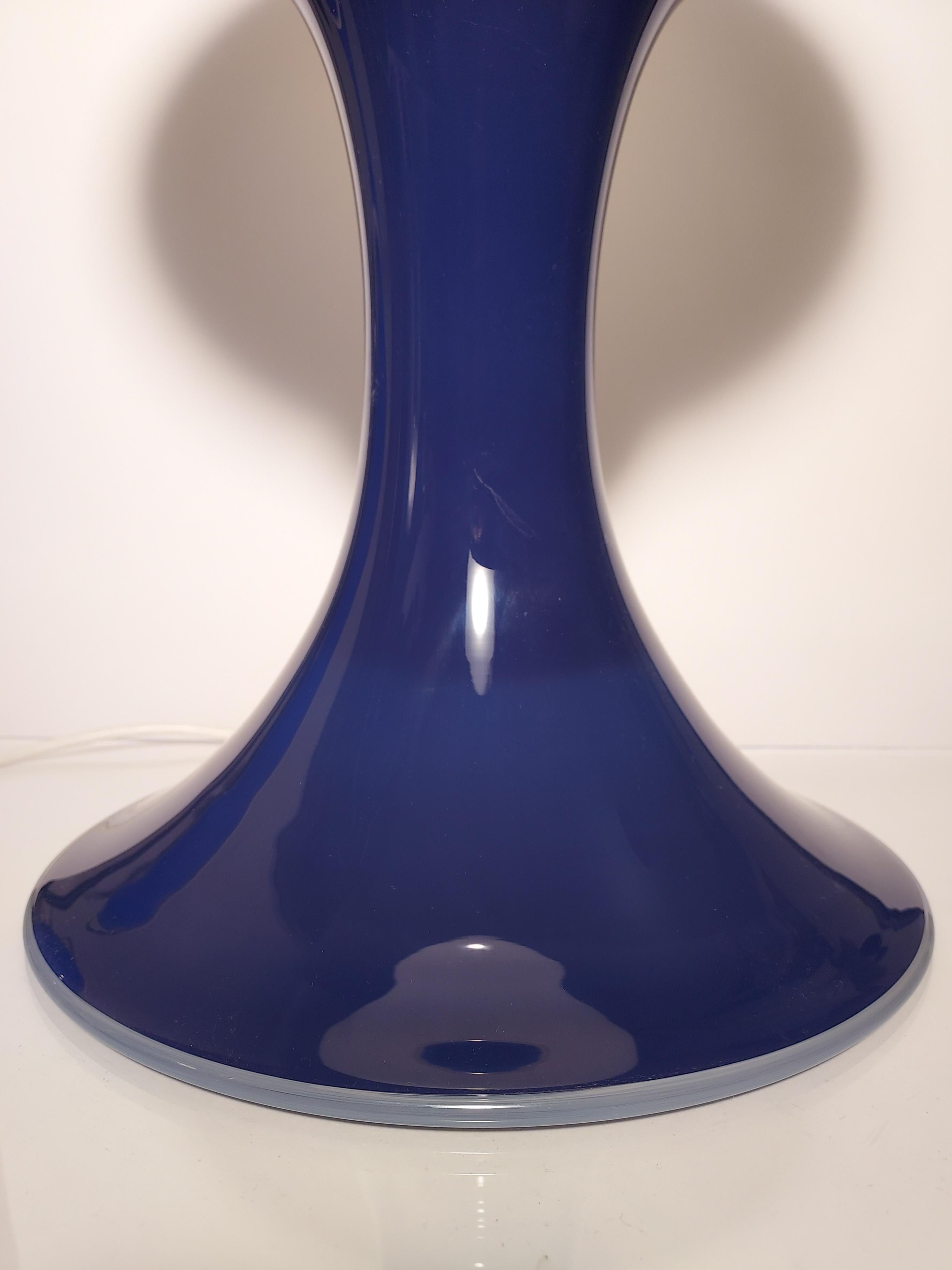 Futura-Tischlampe, handgefertigte zeitgenössische luxuriöse Glasleuchte (amerikanisch) im Angebot