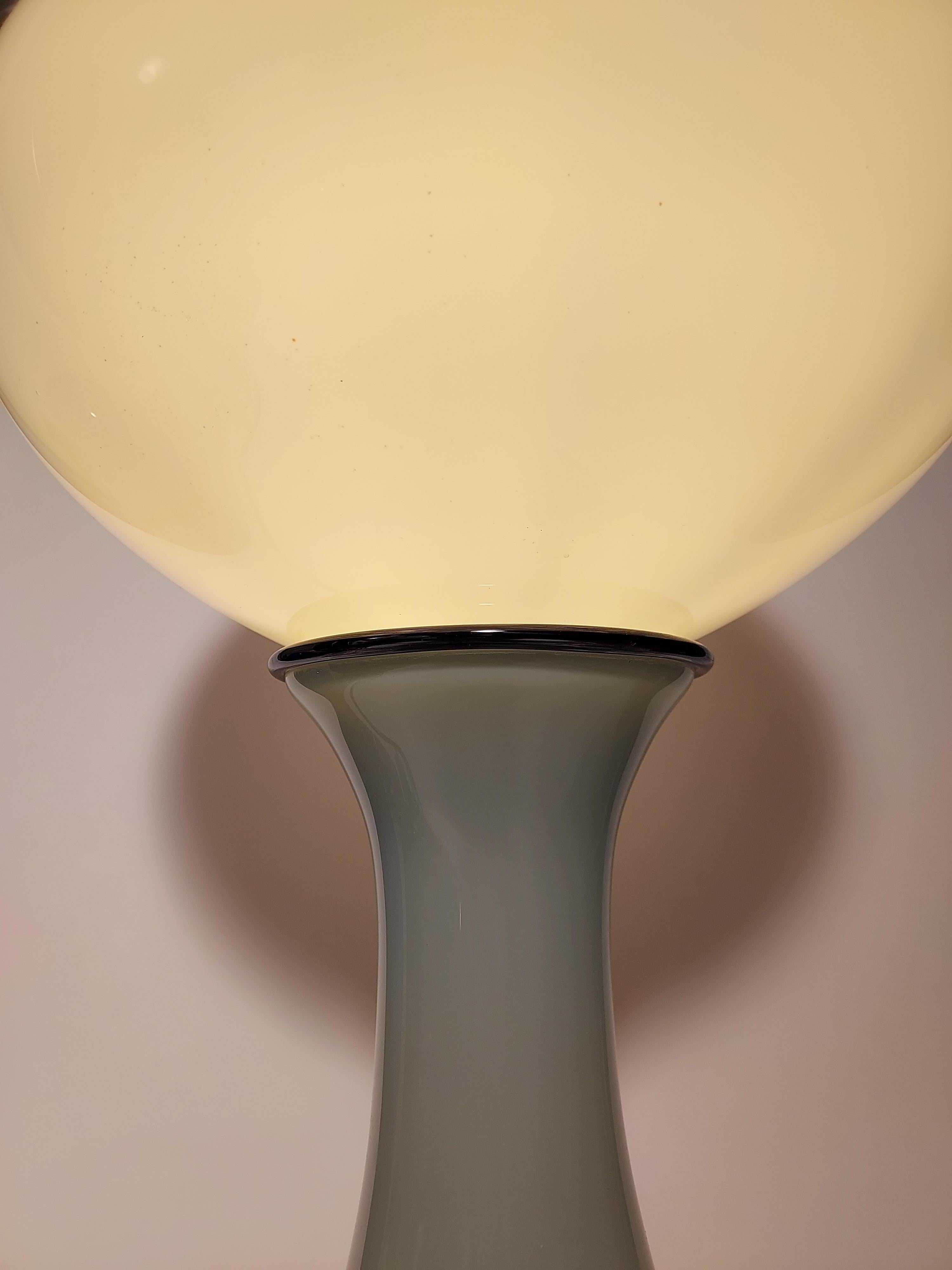 Futura-Tischlampen, handgefertigte zeitgenössische luxuriöse Glasbeleuchtung (Moderne) im Angebot