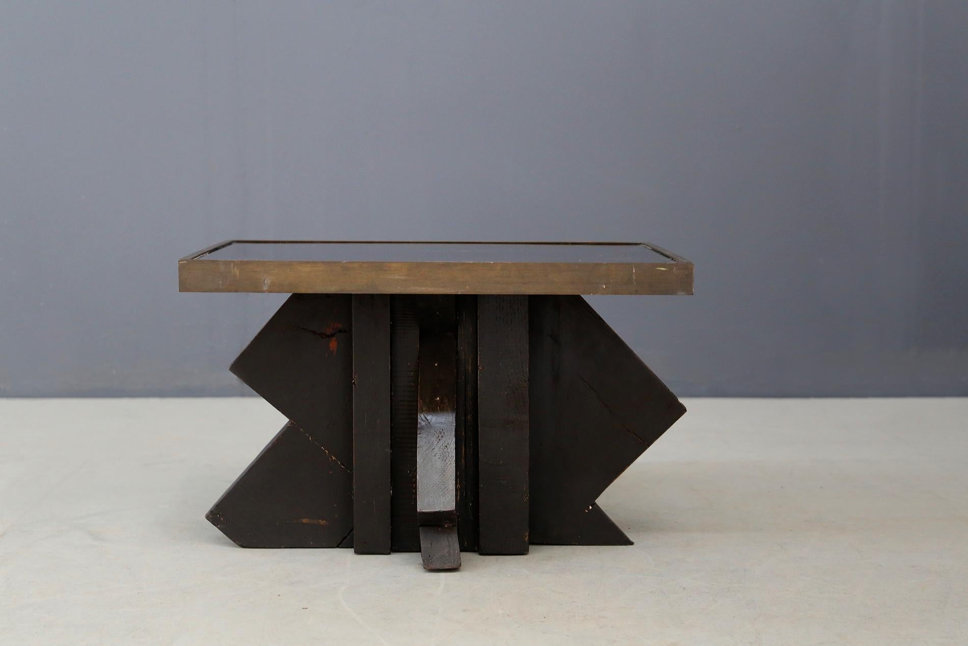 Italian Futurist Coffee Table in Sculpted Wood and Brass, 1920s