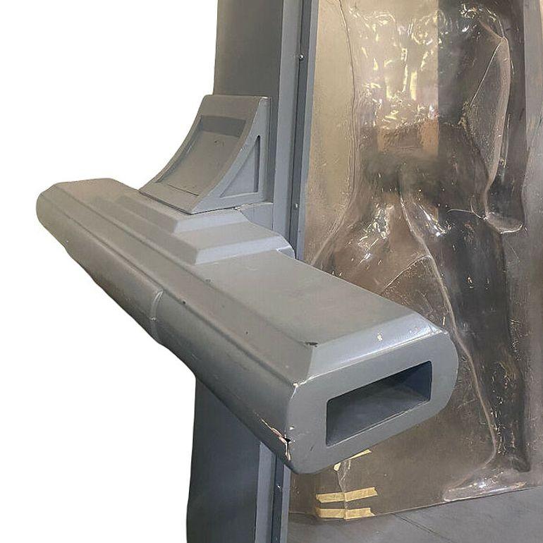 Escultura futurista de tubo de cámara de congelación criogénica Hero Prop, 1997 Austin Powers en venta 1