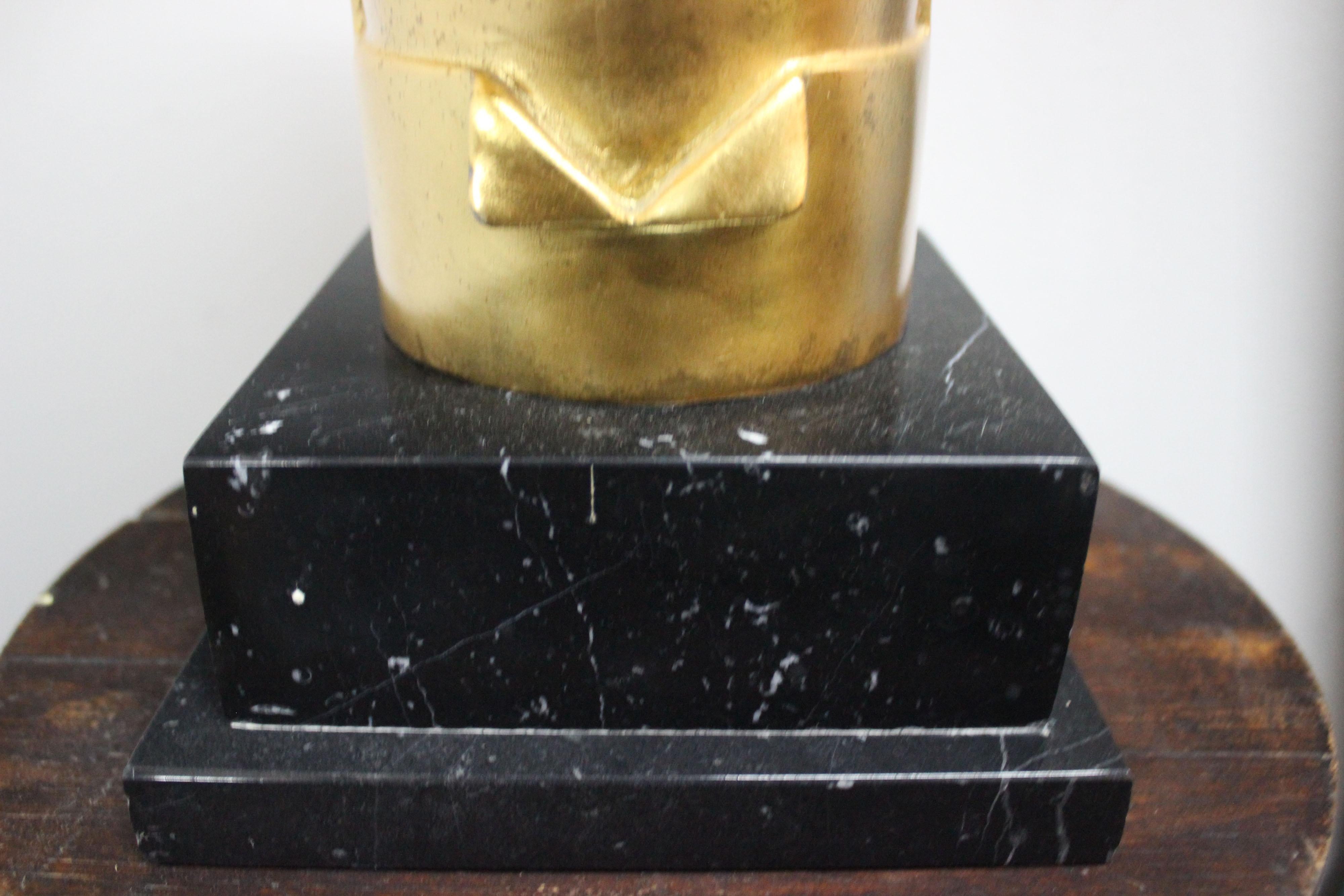 Art déco Sculpture futuriste en métal doré dans le style de Franz Hagenauer en vente