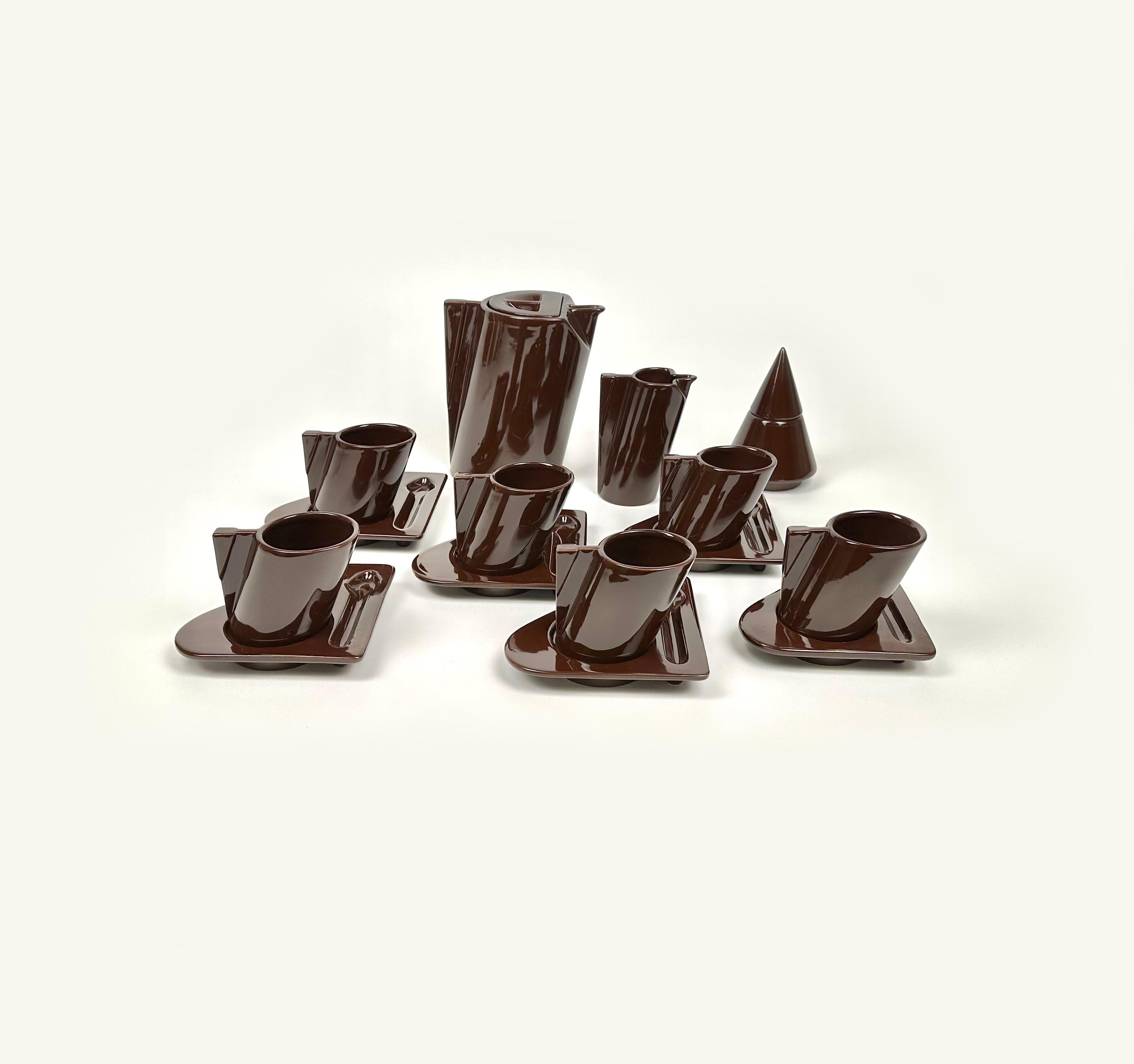 Futurist tea set in brown ceramic by Enzo Bioli for Il Picchio.

The set is composed of six cups with 6 saucers, 1 sugar pot, 1 tea pot and 1 milk pot.

Made in Italy in the 1960s.

The original signature is still visible on the bottom, as