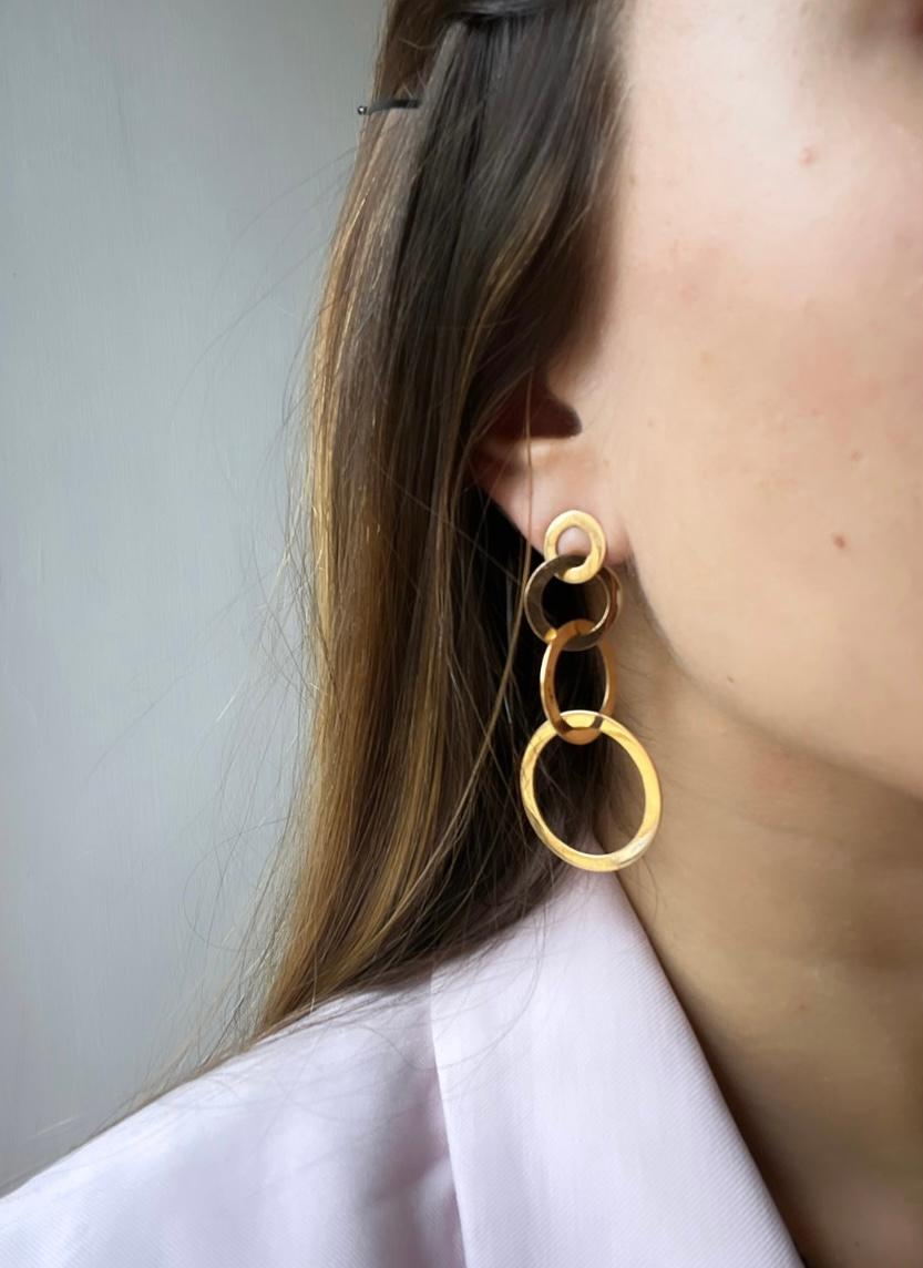 Women's or Men's Futuristic 18k Gold Hoop Interlocking Earrings Handcrafted in Italy For Sale