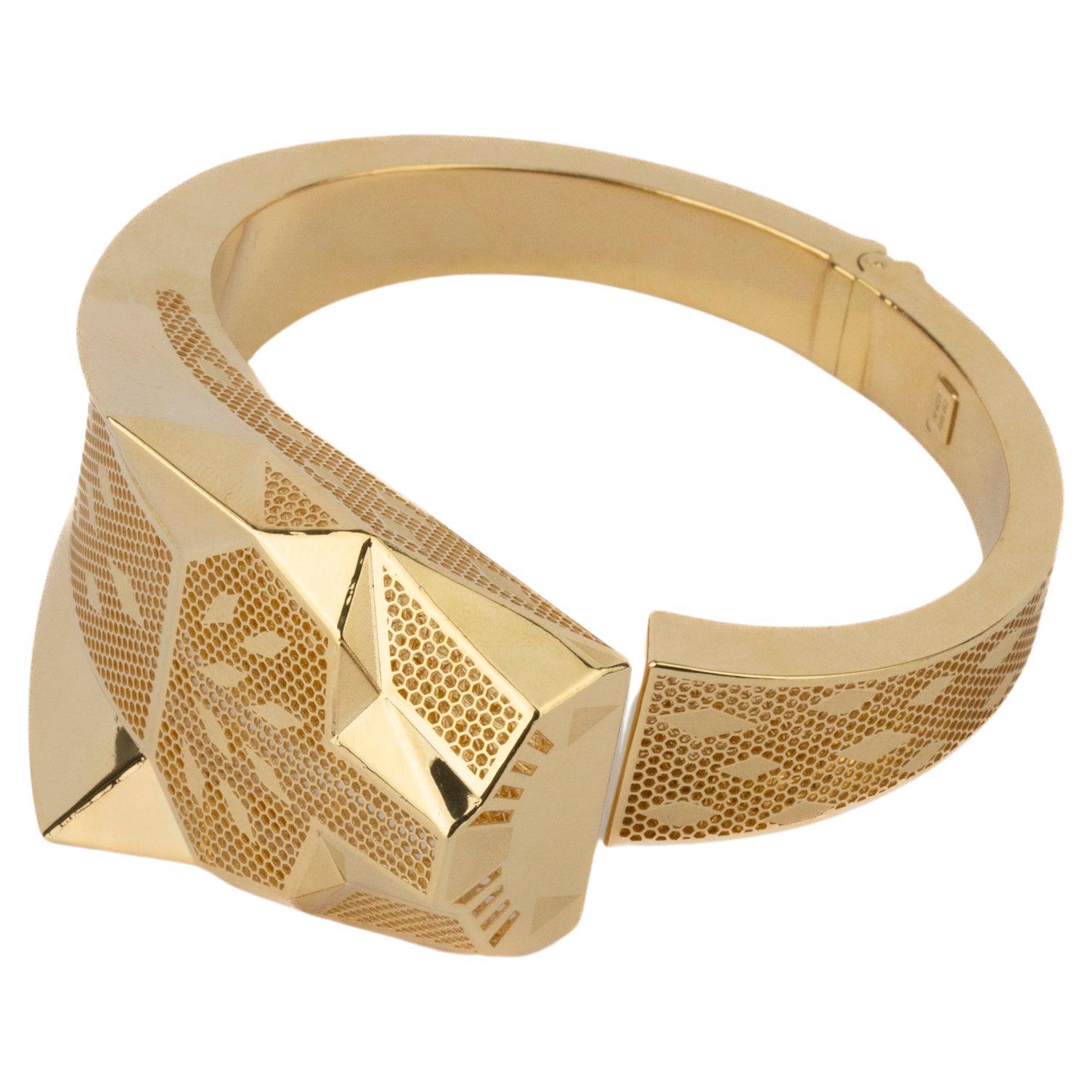 Futuristisches Maya Culture Jaguar-Armband aus 18 Karat Gold   
Elena Estaun entwirft einen schönen und futuristischen Jaguar / Balam, der leicht gebaut ist und ein sehr gut gestaltetes futuristisches Design hat.  Einzigartig in Proportionen und