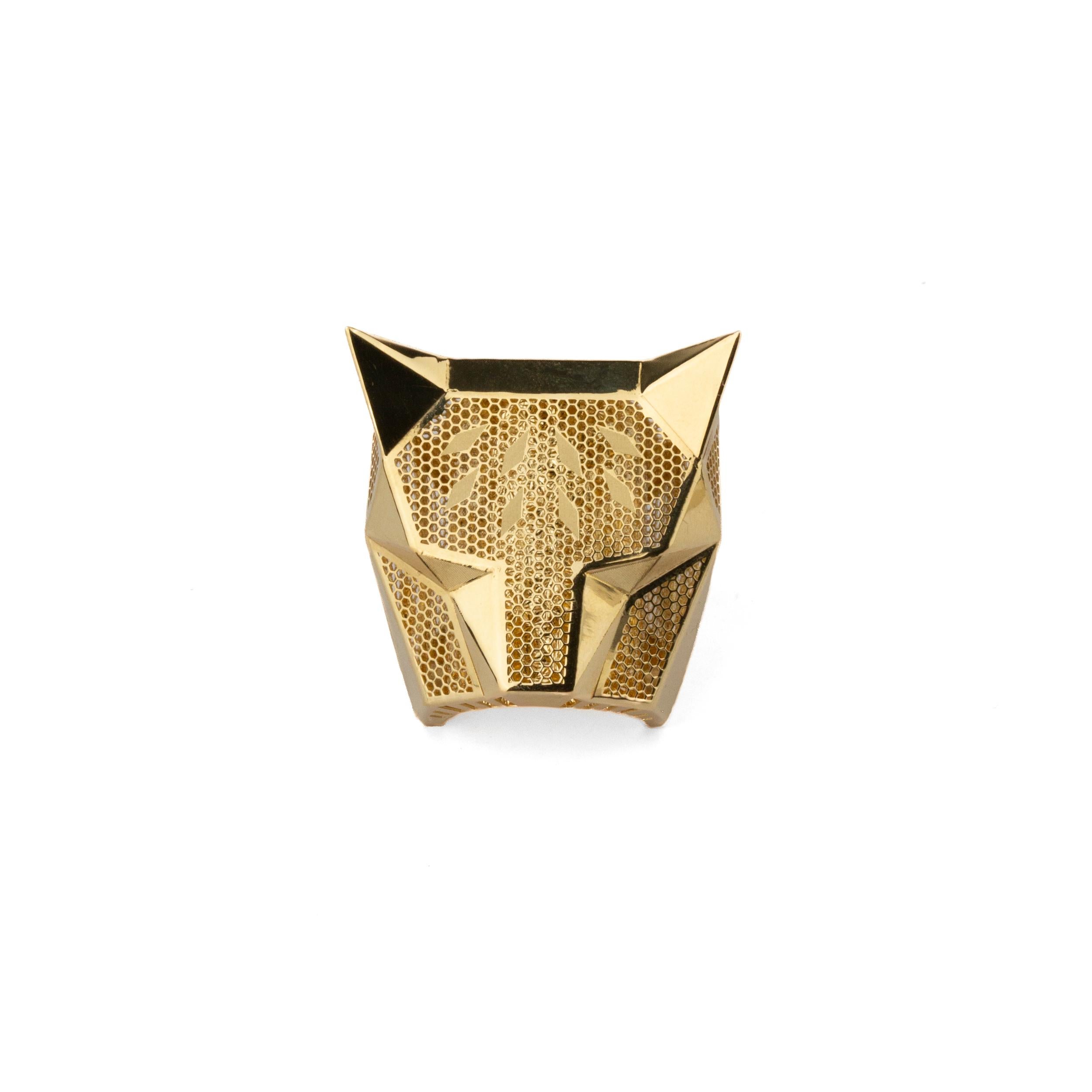 Futuristic Maya Culture Jaguar 18kgold Ring
Elena Estaun recreates a beautiful and futuristic Jaguar / Balam that is light in construction and has a very well designed futuristic tone.  Unique in Proportions and Feeling this ring will make a