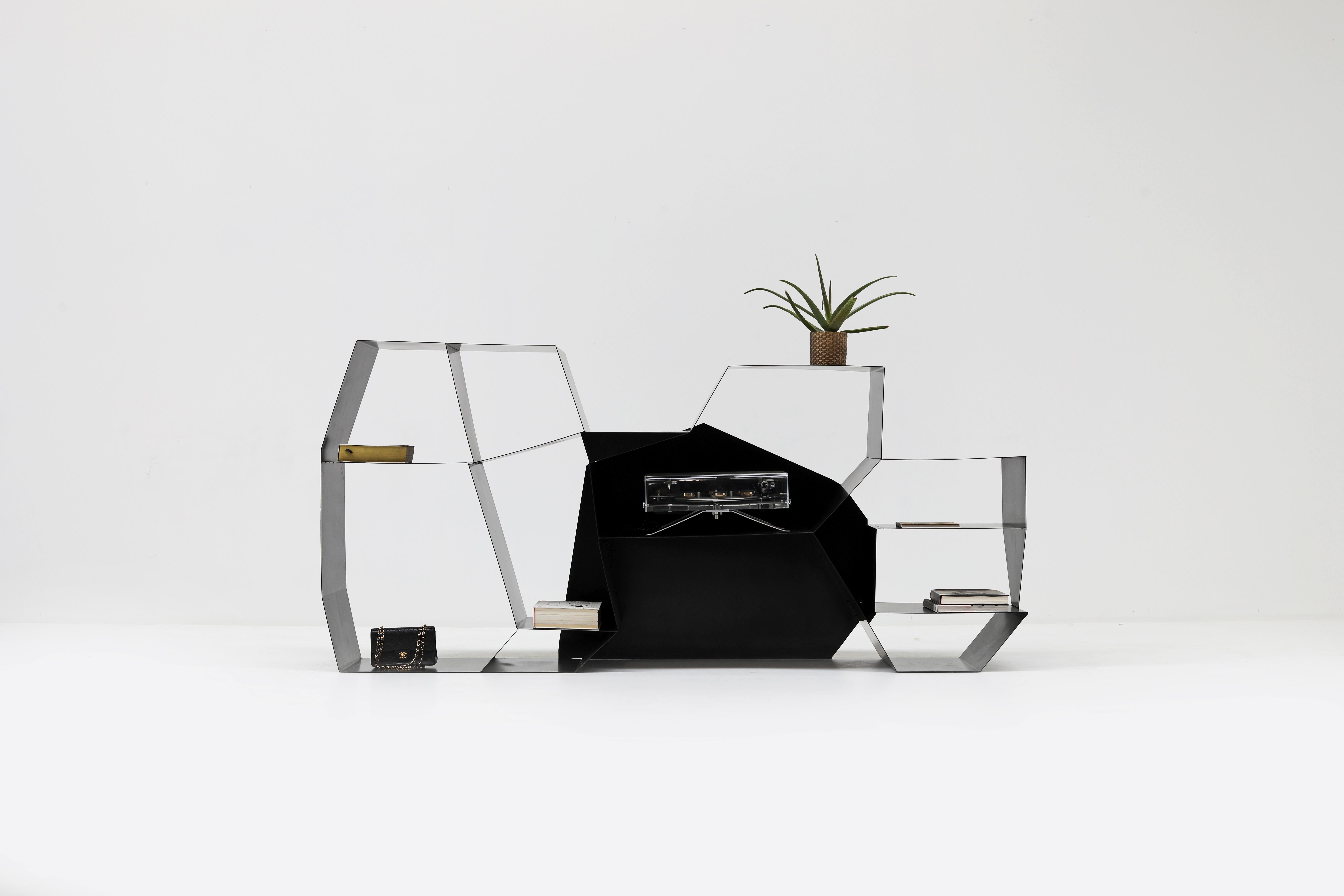 Futuristisches Sideboard aus Metall im Zustand „Gut“ im Angebot in Zwevegem, VWV