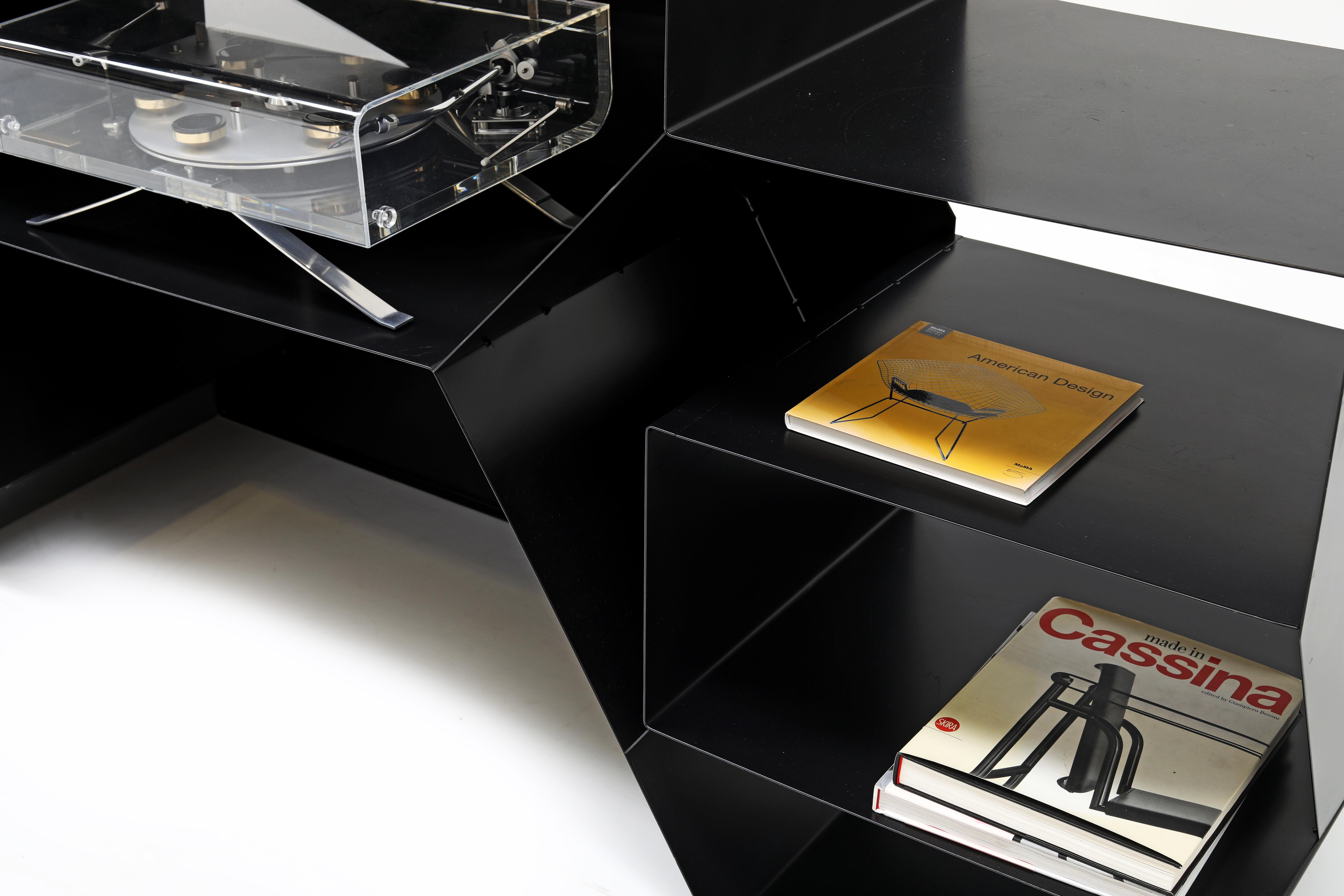 Futuristisches Sideboard aus Metall im Angebot 1