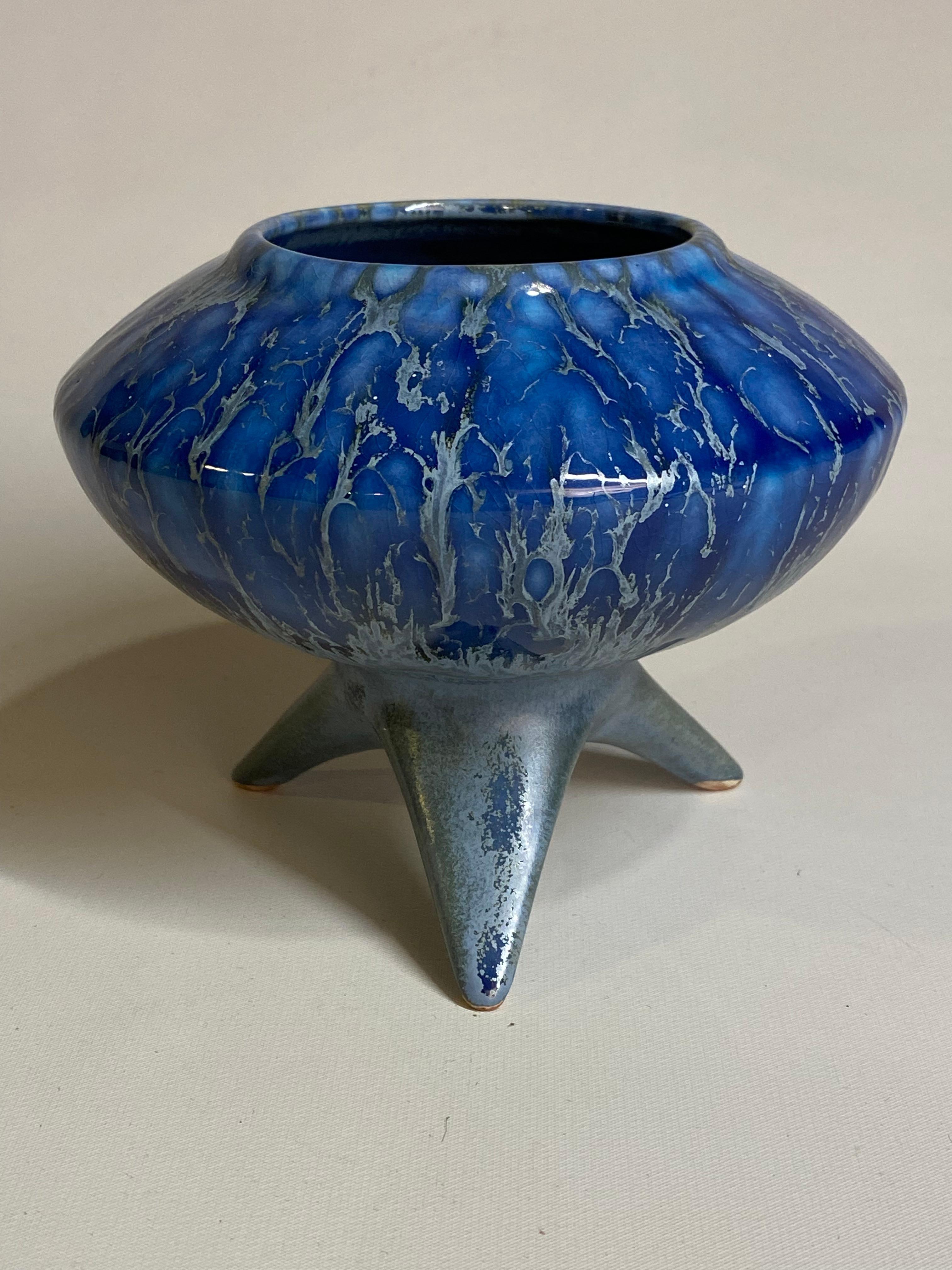 American Futuristic Mid-Century Modern Fat Lava Ceramic Tripod Vase For Sale