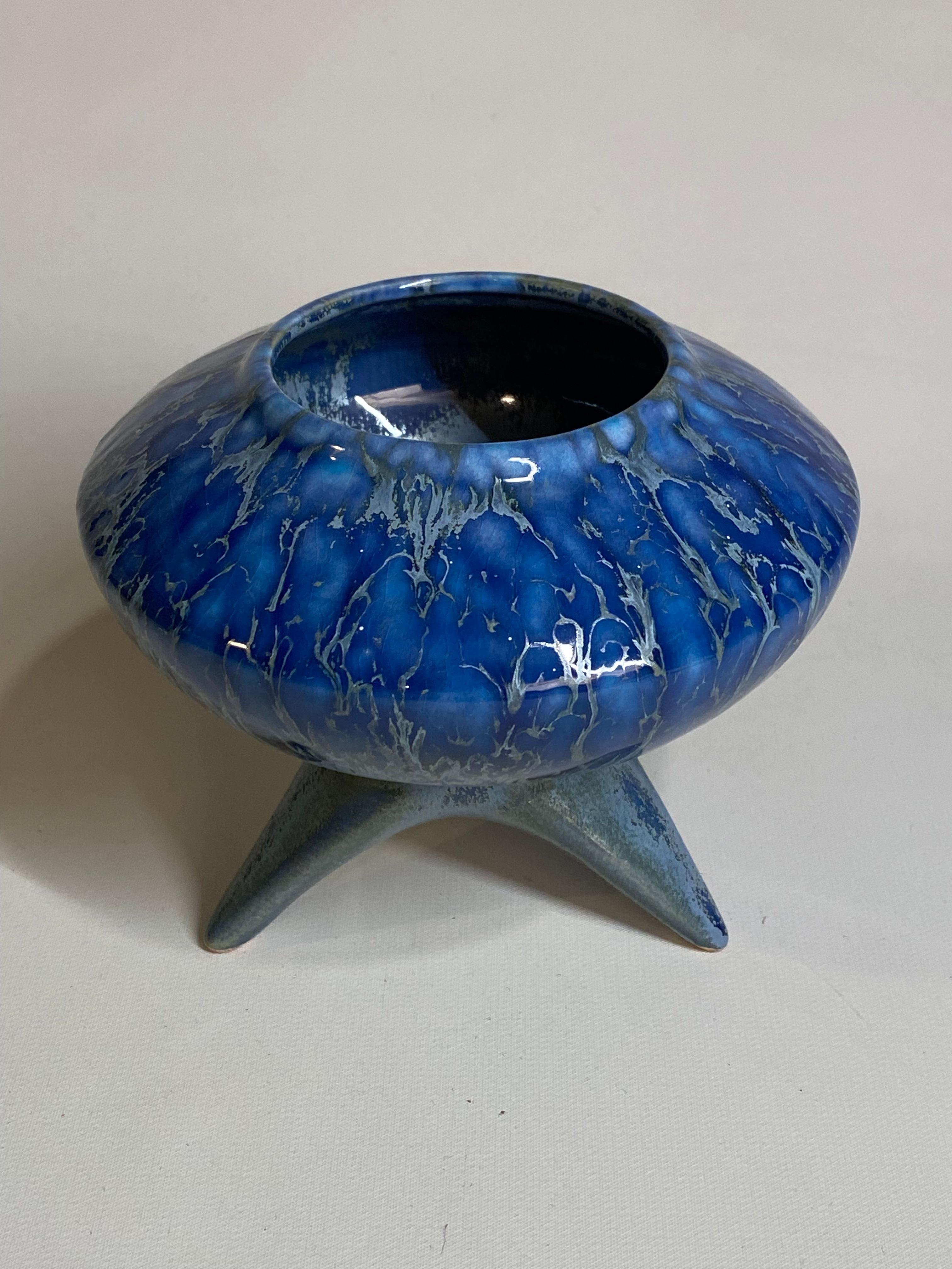 Cast Futuristic Mid-Century Modern Fat Lava Ceramic Tripod Vase For Sale