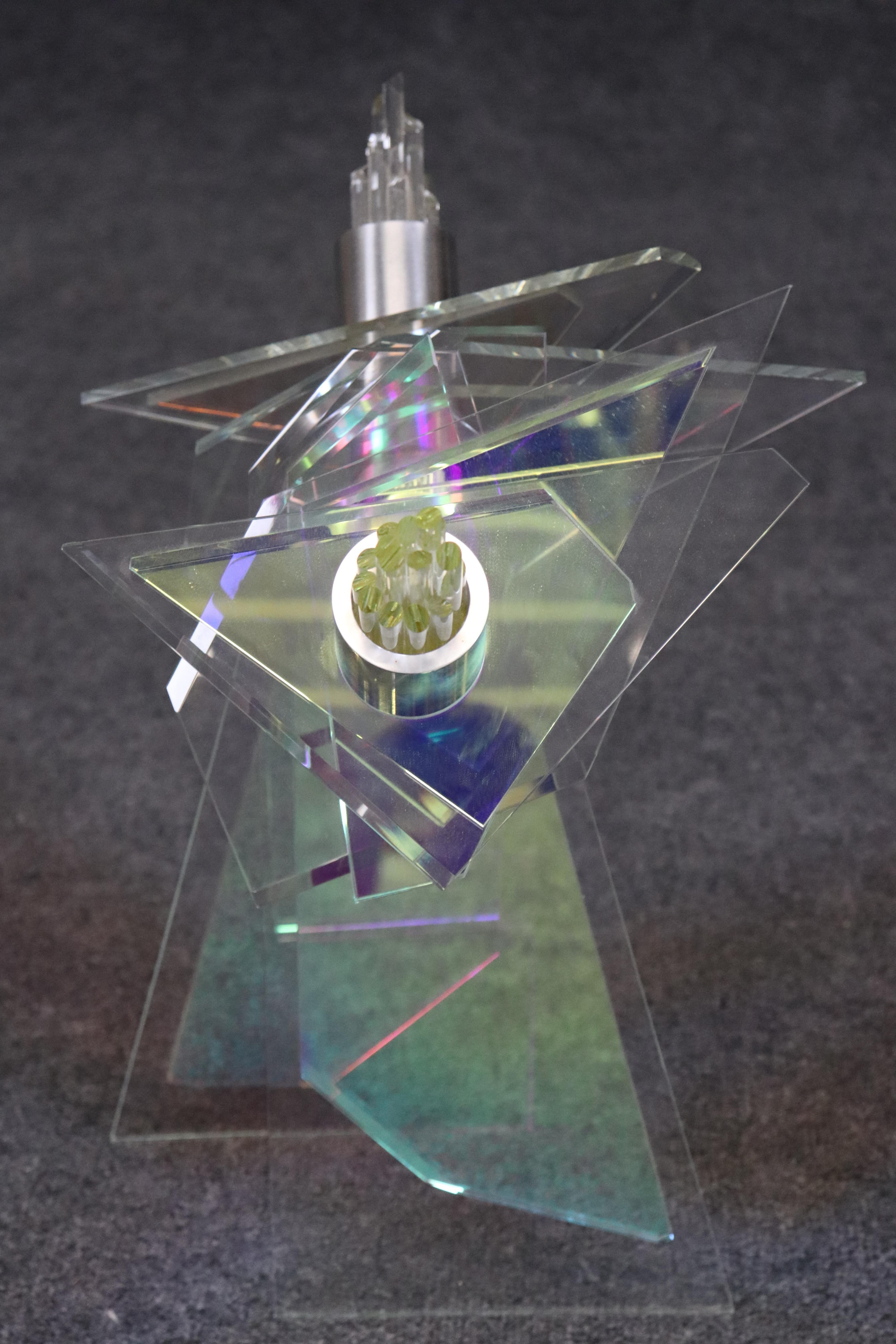 Inconnu Lampe de table futuriste en verre et lucite fabriquée en studio, The Moderns MCM en vente