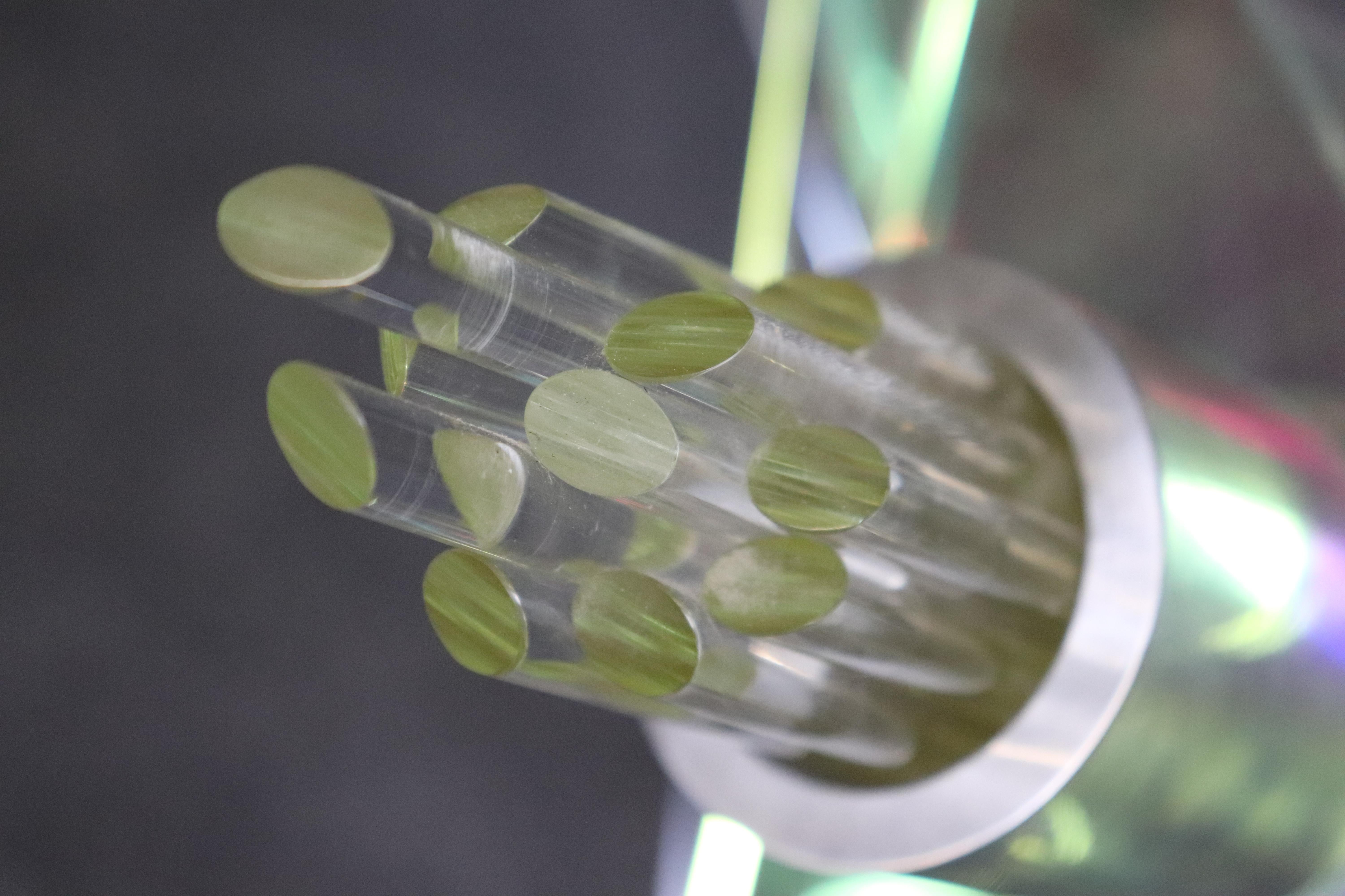 Lampe de table futuriste en verre et lucite fabriquée en studio, The Moderns MCM en vente 1
