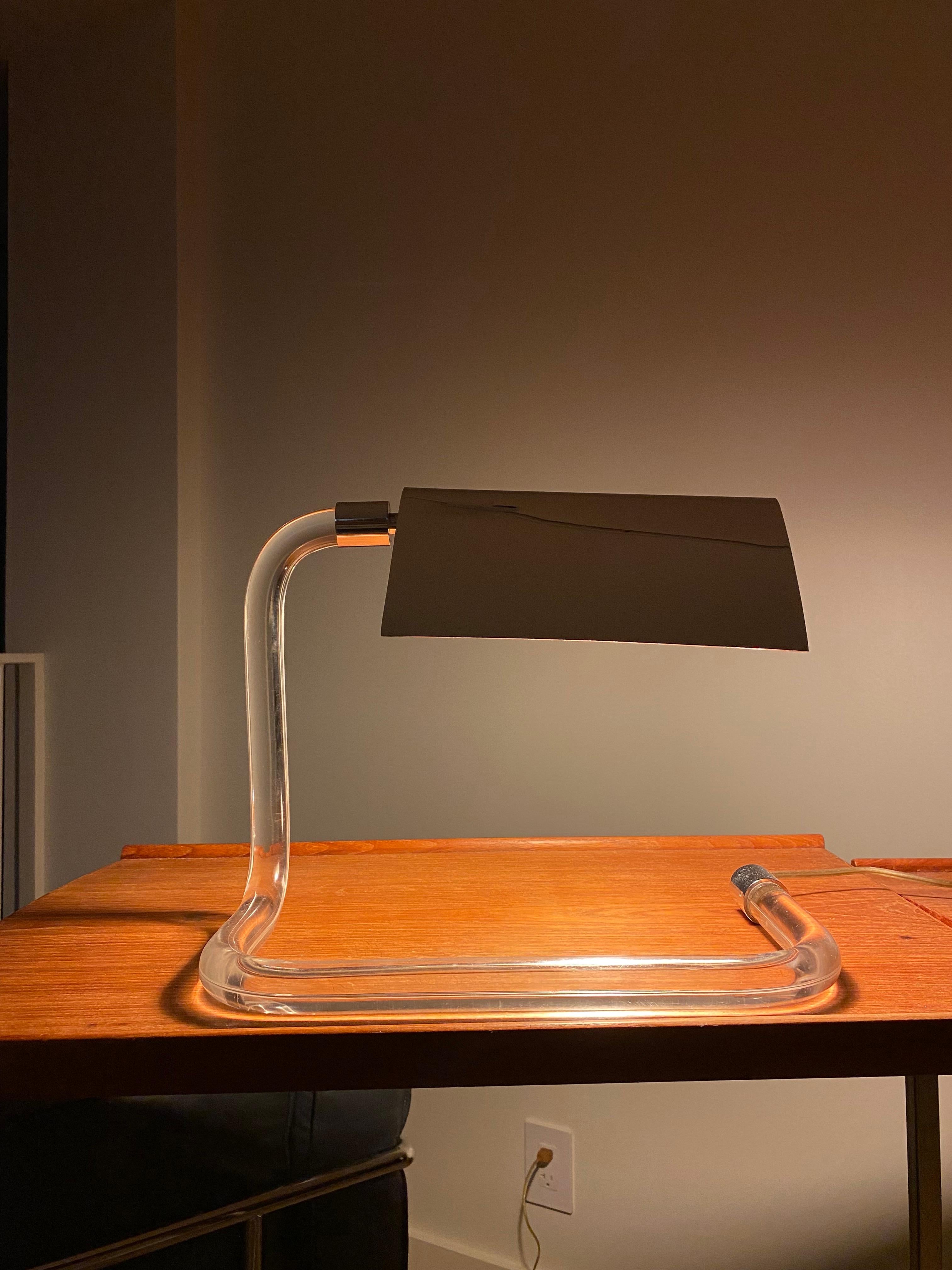 Minimaliste Lampe futuriste Peter Hamburger en lucite et chrome produite par Kovacs pour Knoll en vente