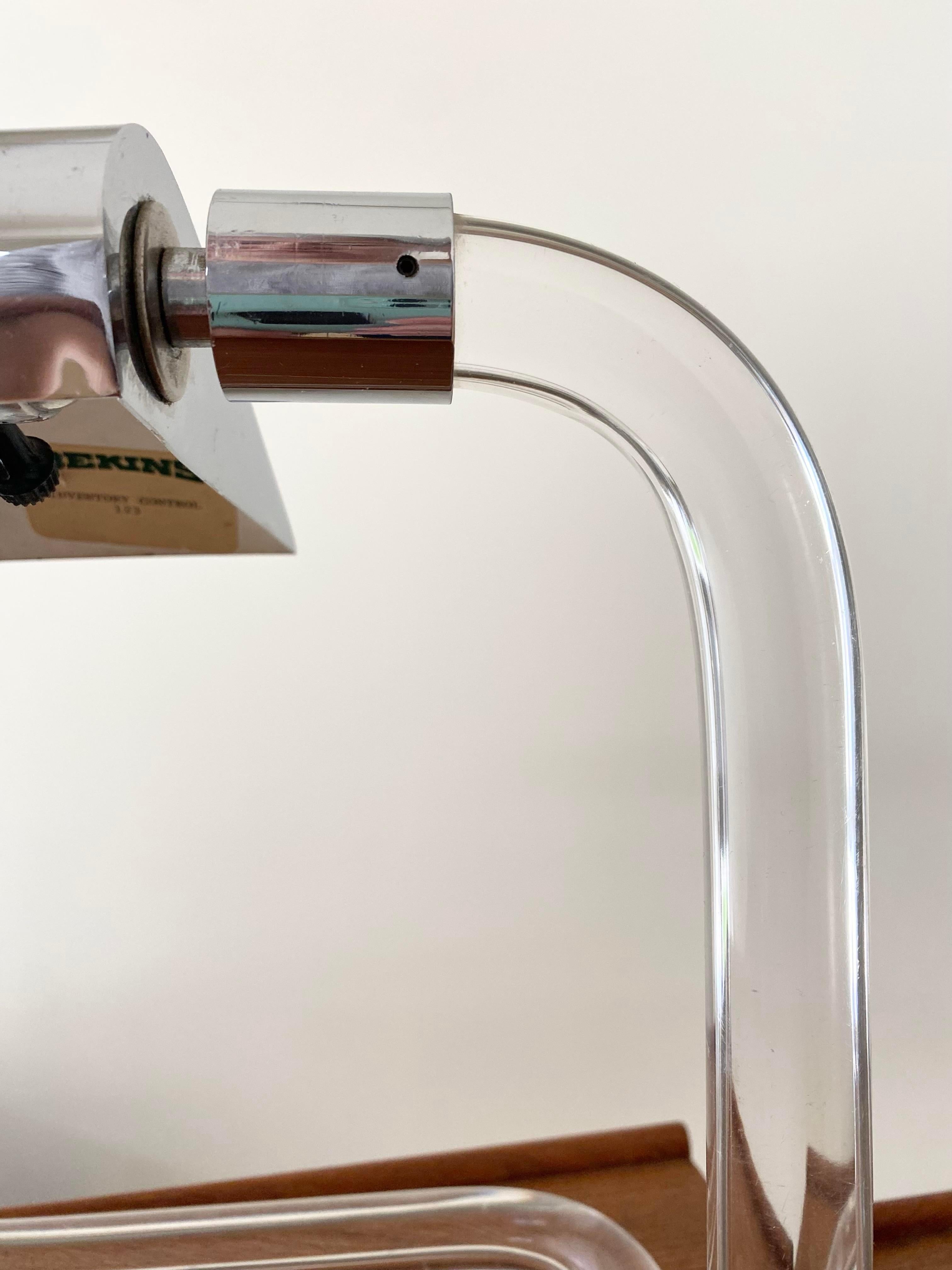 Lampe futuriste Peter Hamburger en lucite et chrome produite par Kovacs pour Knoll Bon état - En vente à Round Top, TX