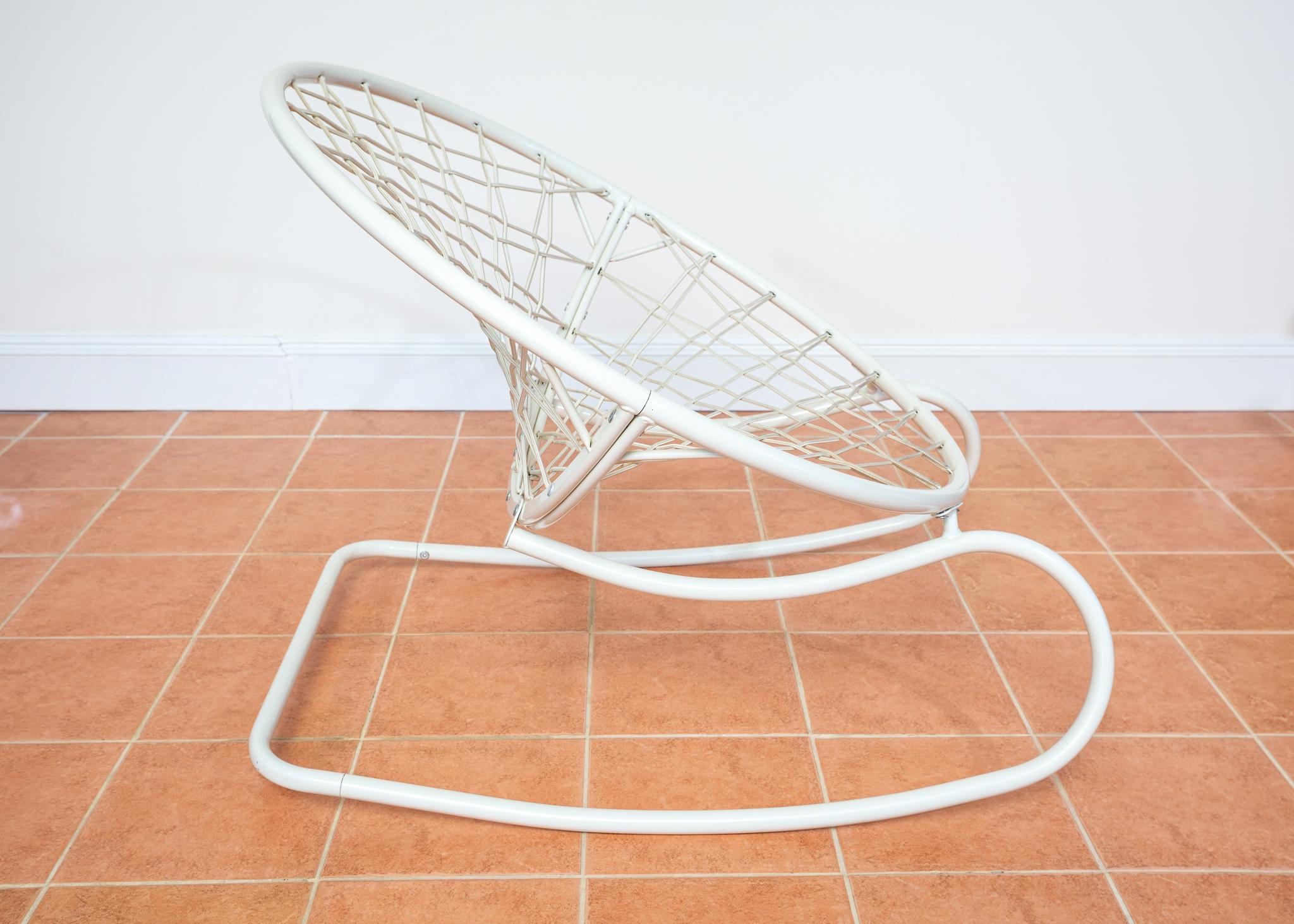 Sedia a dondolo futuristica danese Large White Space Age Minimalista Architettonica in vendita 2