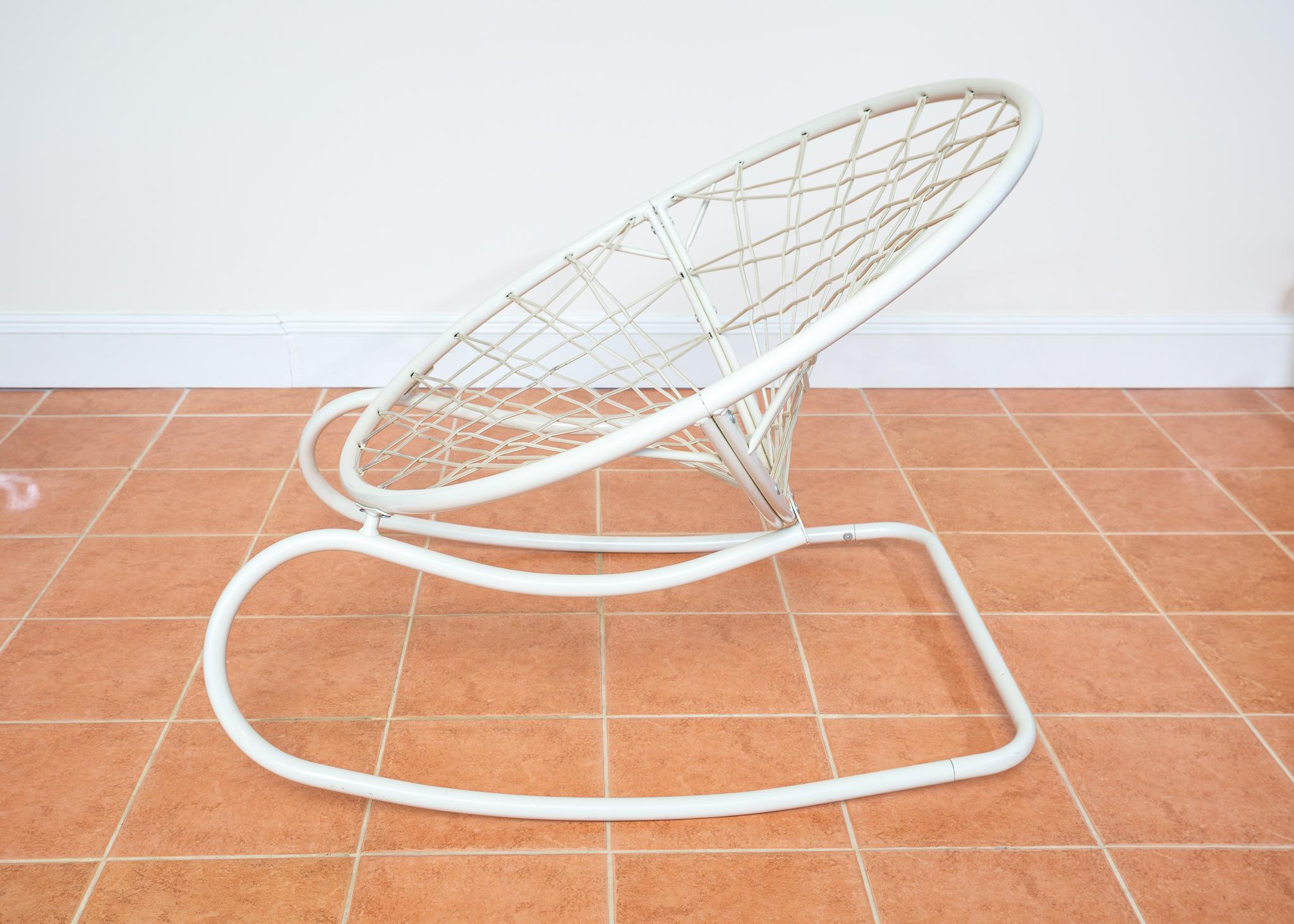 Sedia a dondolo futuristica danese Large White Space Age Minimalista Architettonica in vendita 3