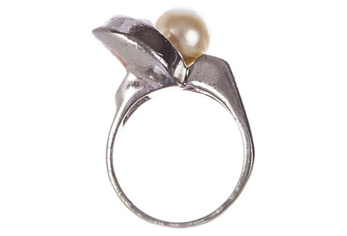 Futuristic Sterling Silver Cultured Pearl Ring For Sale 2