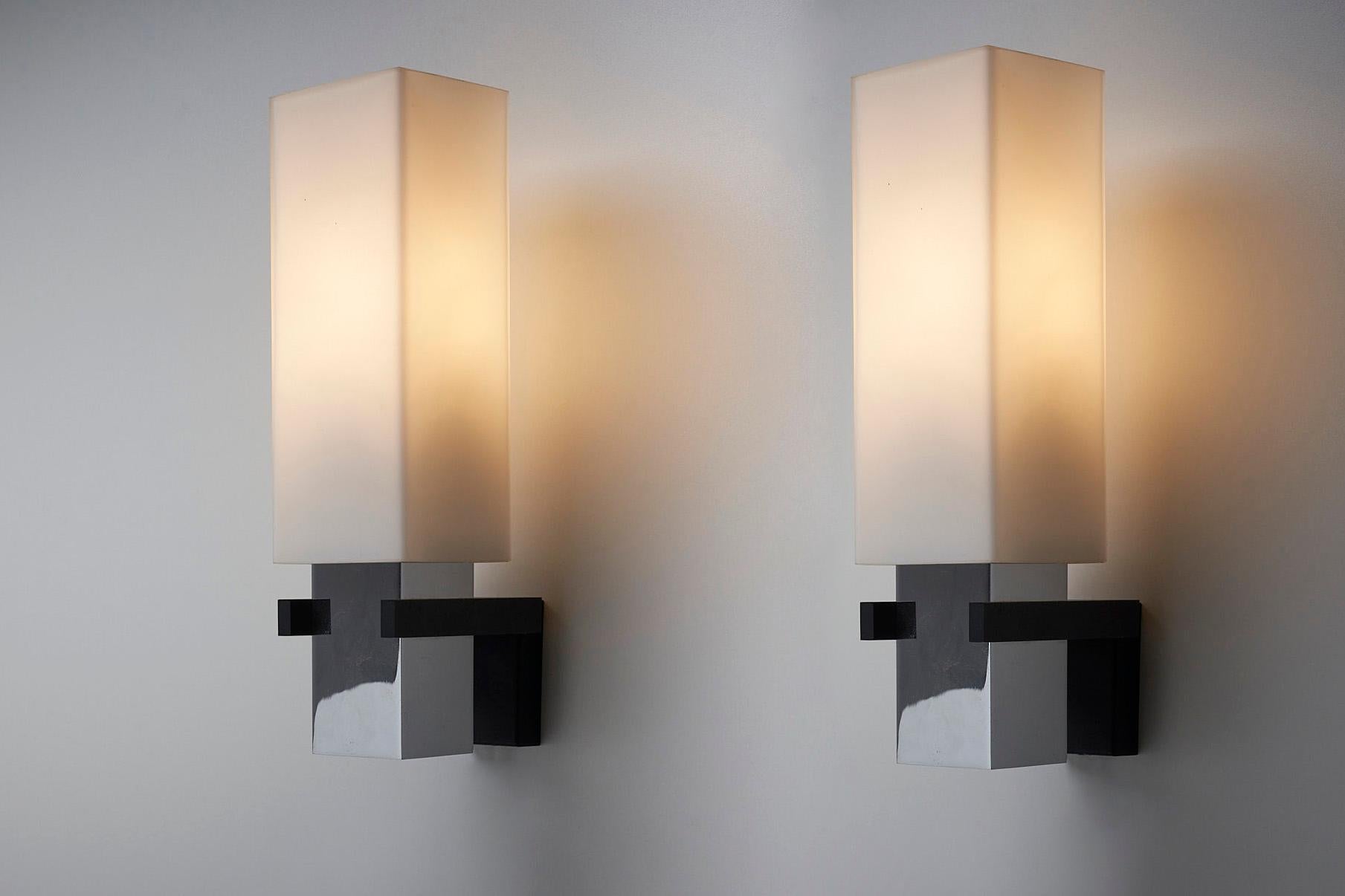 Introducing this Futuristic Wall Light designed by Cosack. This unique wall sconce exudes a futuristic appeal with its geometric design and thoughtful combination of materials.

The wall fixation features a sleek black plate with two small arms,