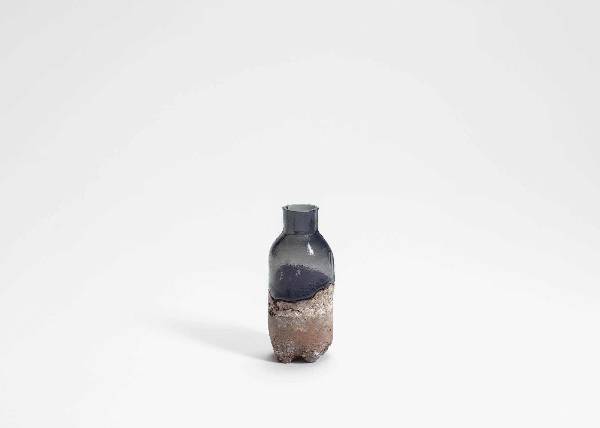 Fuwa Fuwa, Nr. 11 Flasche von Yusuk Y. Offhause (Sonstiges) im Angebot
