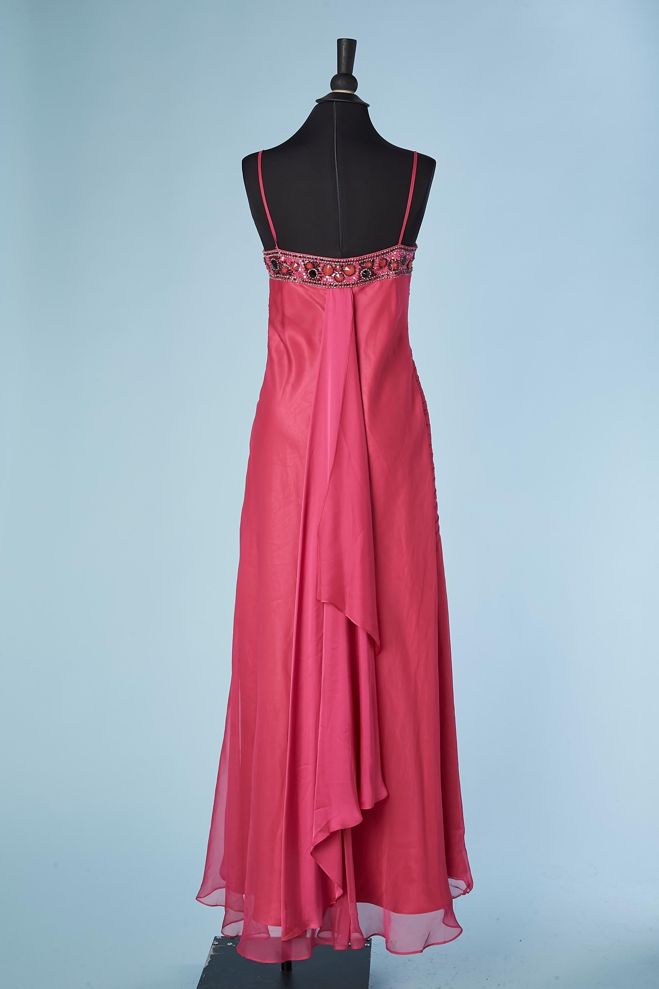 Fuxia evening gown with beads and sequins embroideries Miralina Couture  In Excellent Condition For Sale In Saint-Ouen-Sur-Seine, FR