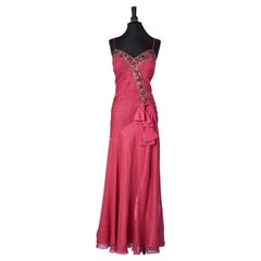 Abendkleid aus Fuxia mit Perlen- und Paillettenstickereien Miralina Couture 