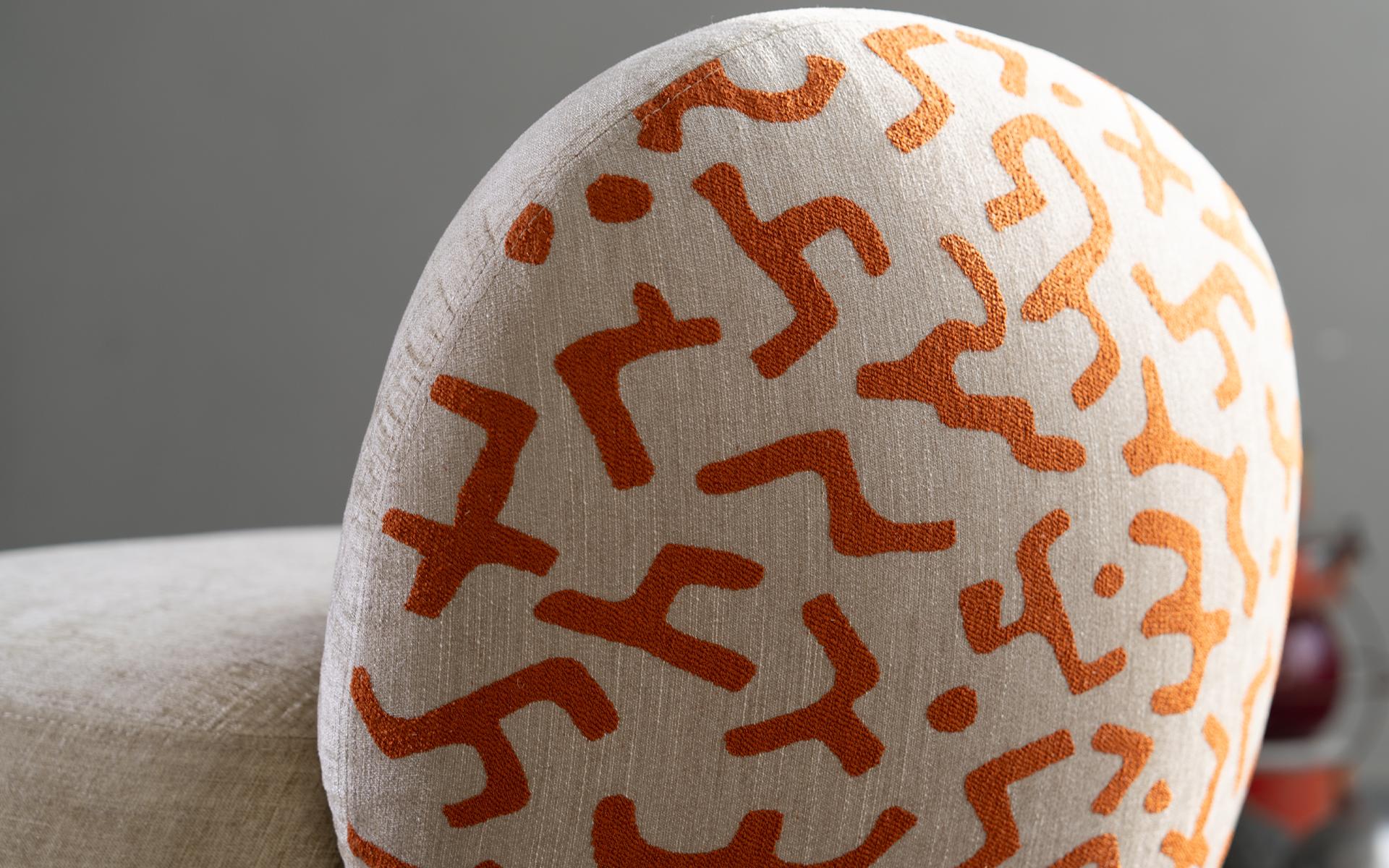Die kompakte Version des FUYU-Sessels, der sich durch sein einzigartiges Design und seinen breiten Sitzkomfort auszeichnet, passt jetzt perfekt in kleinere Wohnräume. 

Dieser Sessel, bei dem natürliche MATERIALIEN und moderne Linien aufeinander