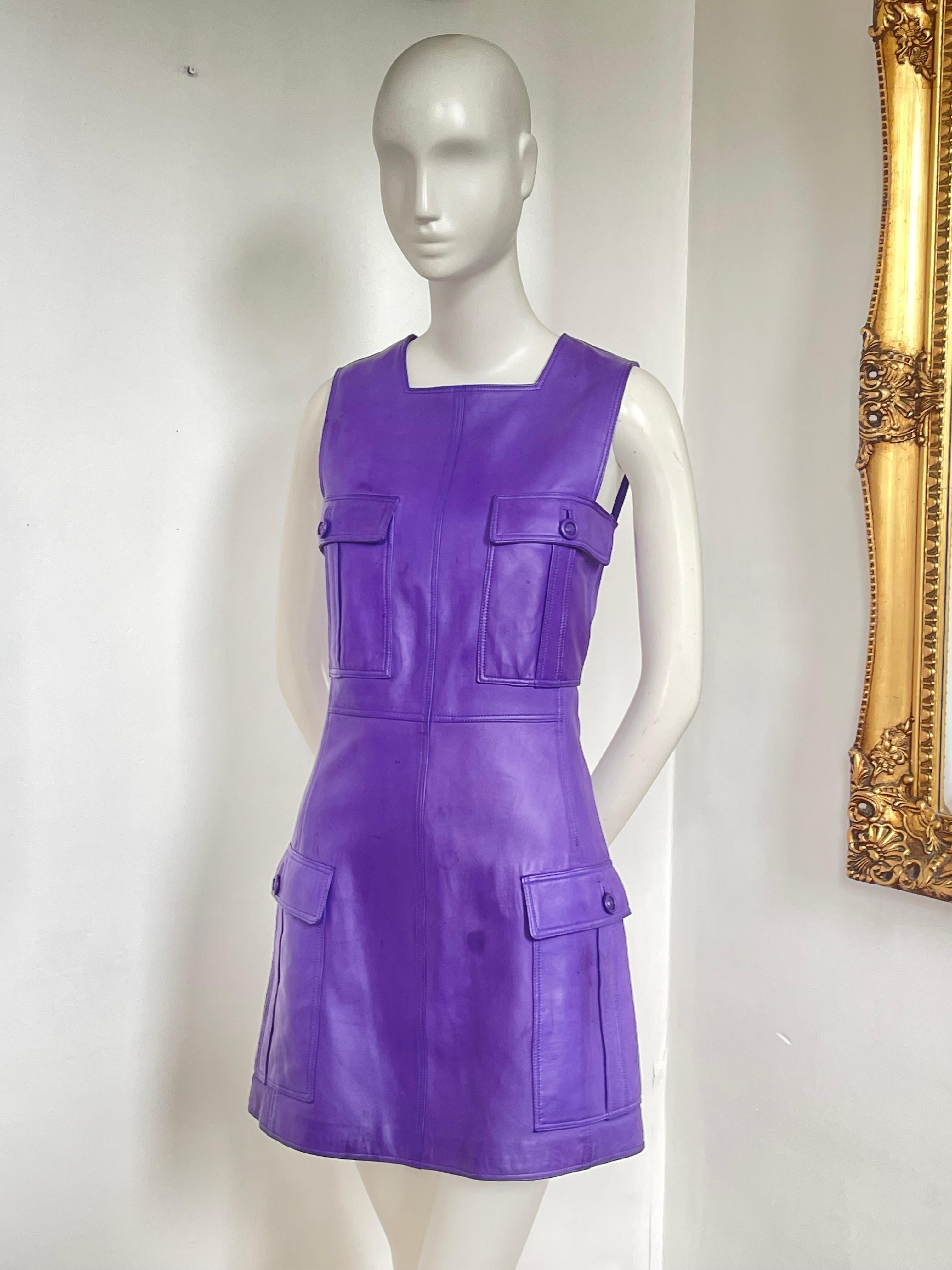 FW 1996 Versace purple leather shift dress with medusa buttons In Fair Condition For Sale In London, GB