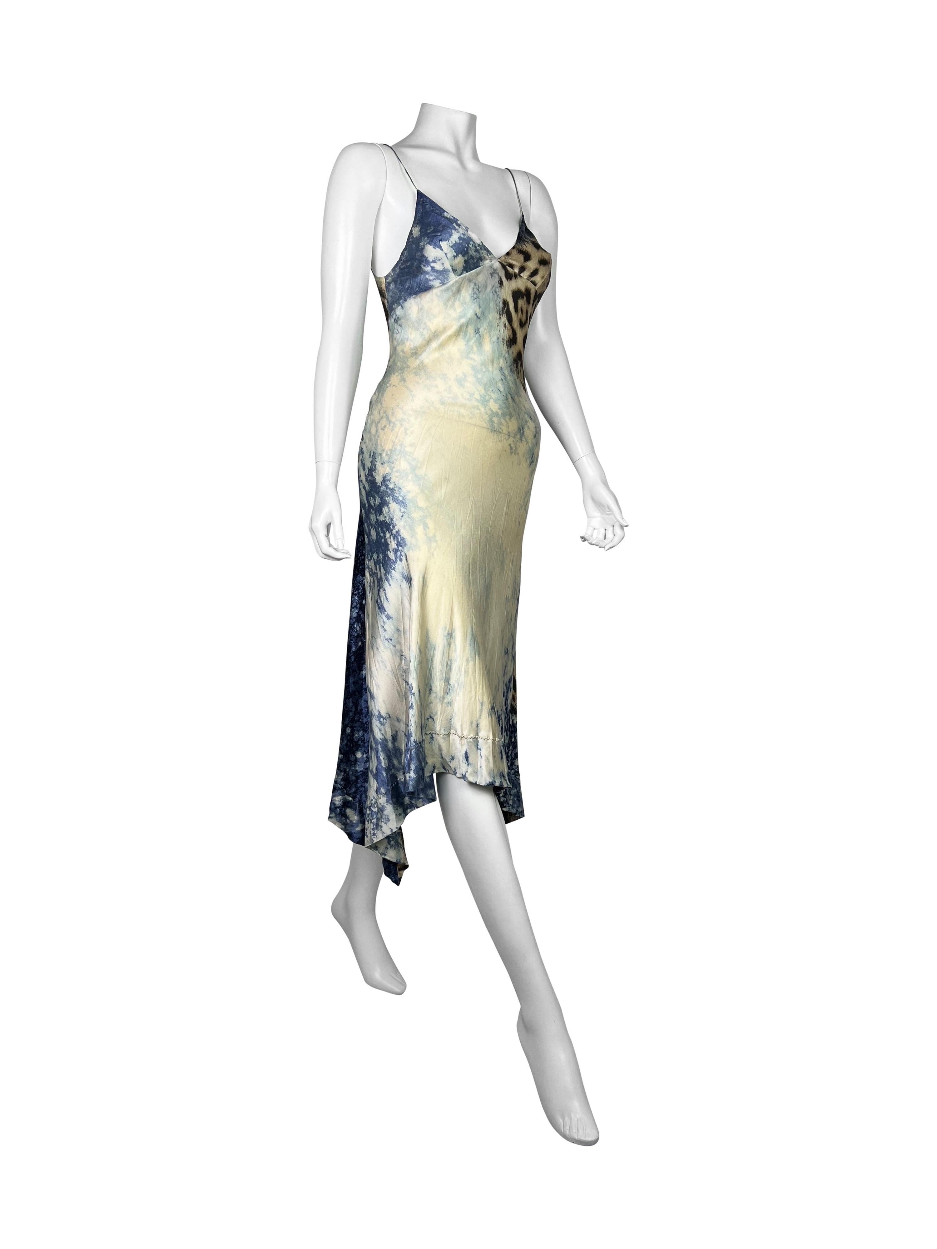 A stunning midi-length crinkled silk dress printed to imitate ti-dye denim and leopard. 

Size XS.

Measurements (flat on one side):

- Armpit to armpit - 42 cm (16,5 in)

- Waist - 37-41 cm (14,5-16 in)

- Hips - up to 55 cm (21,5 in)

- Length -