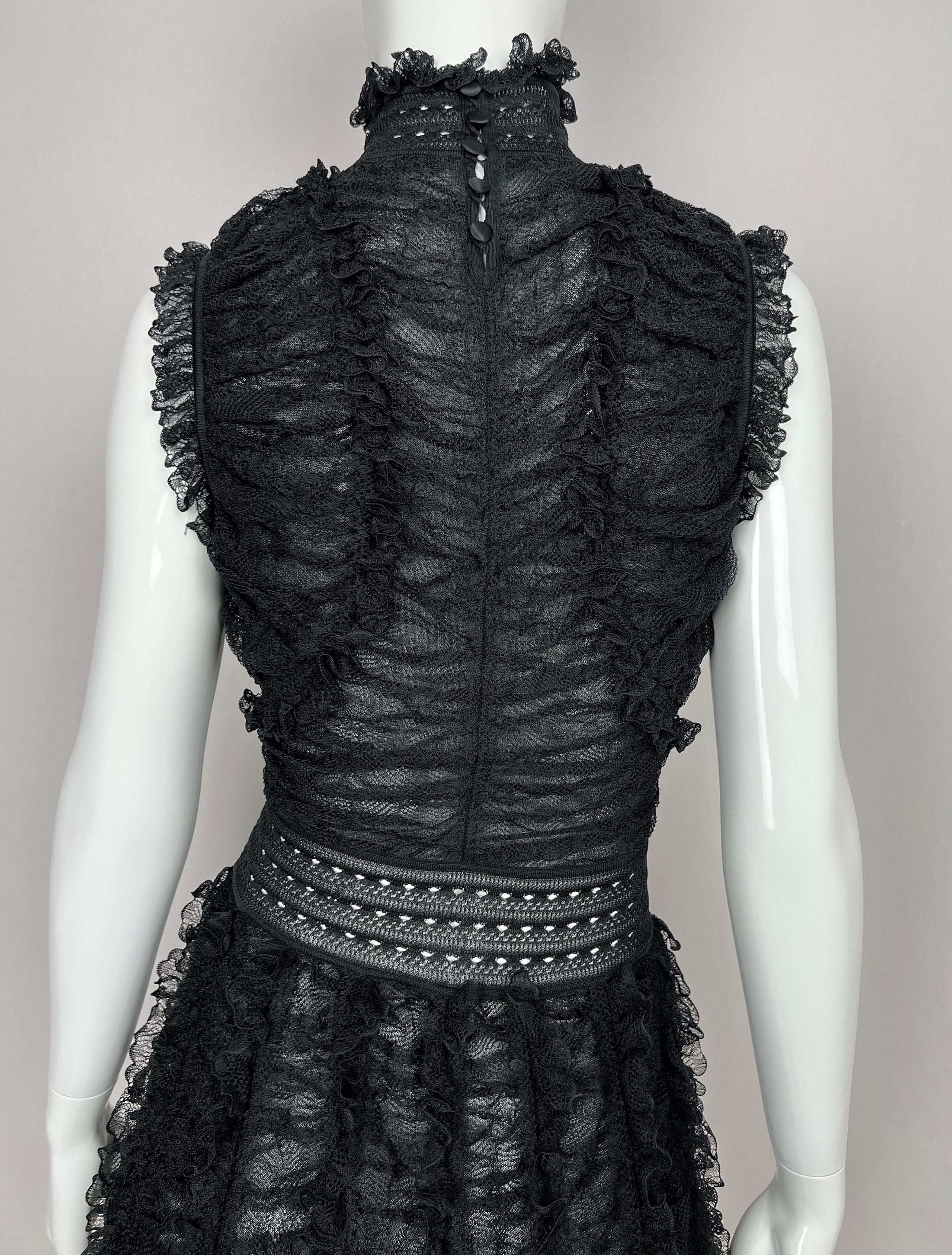 FW 2015 Alexander McQueen Ruffled silk-blend lace Victorian style dress In Excellent Condition For Sale In Алматинский Почтамт, KZ